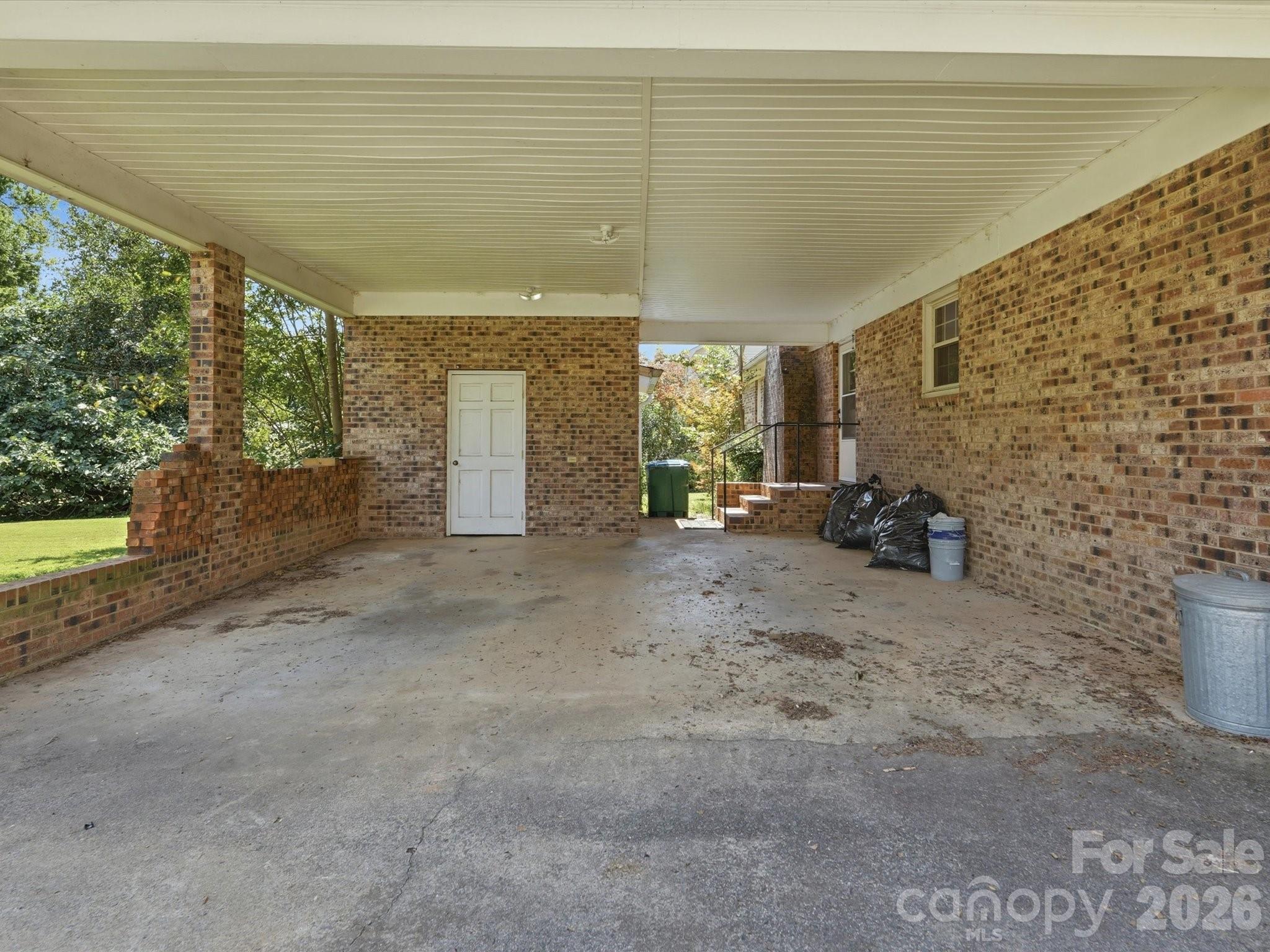 14232 Springwater Drive Property Photo 6