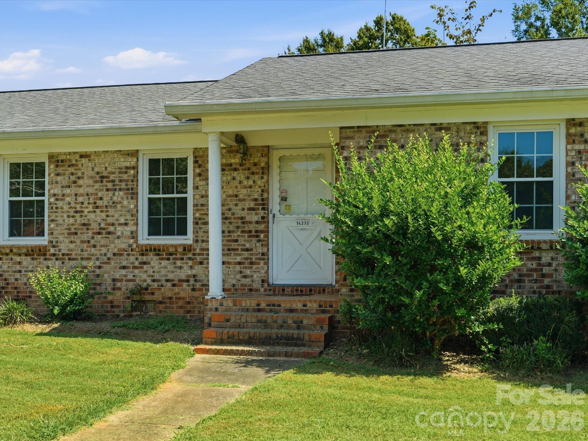 14232 Springwater Drive Property Photo 7