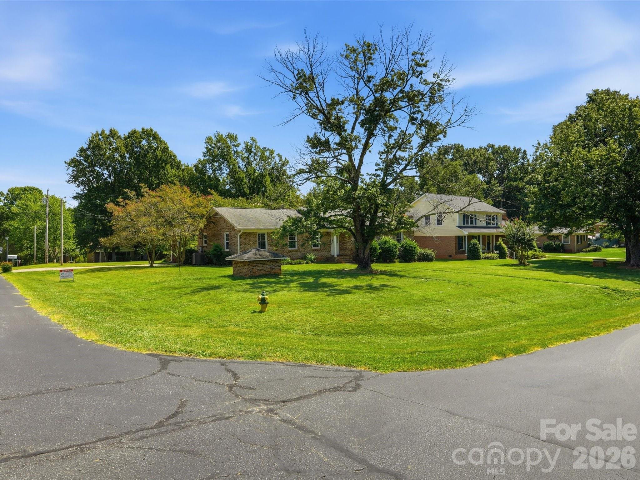 14232 Springwater Drive Property Photo 8