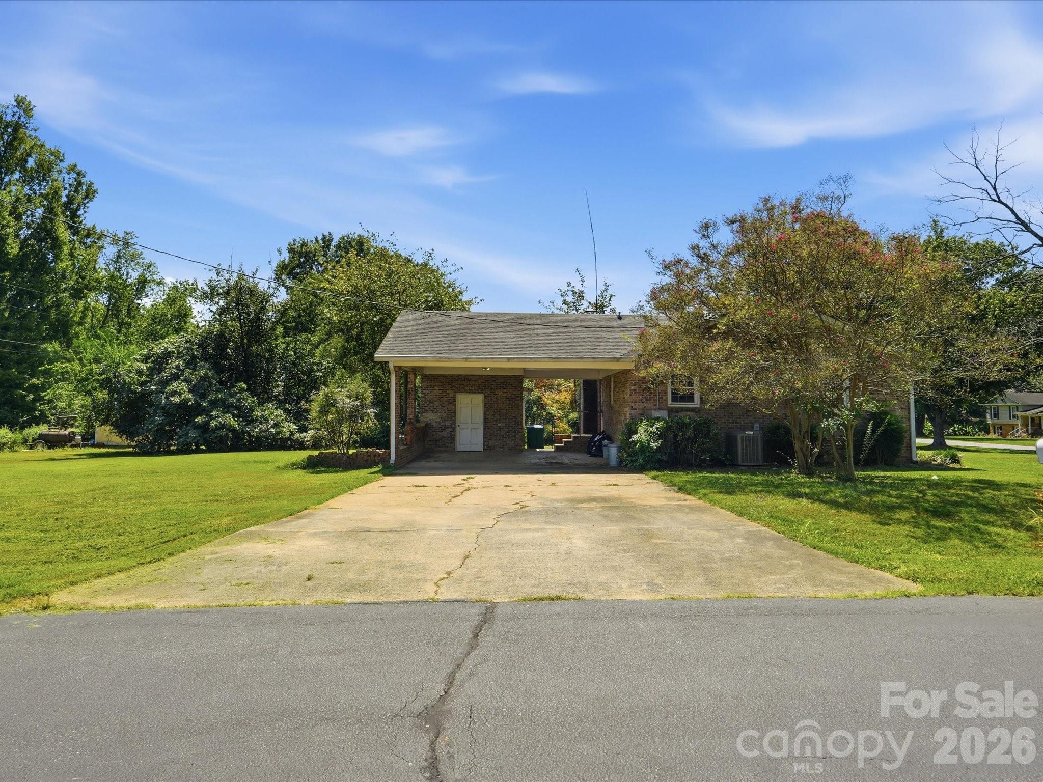 14232 Springwater Drive Property Photo 9