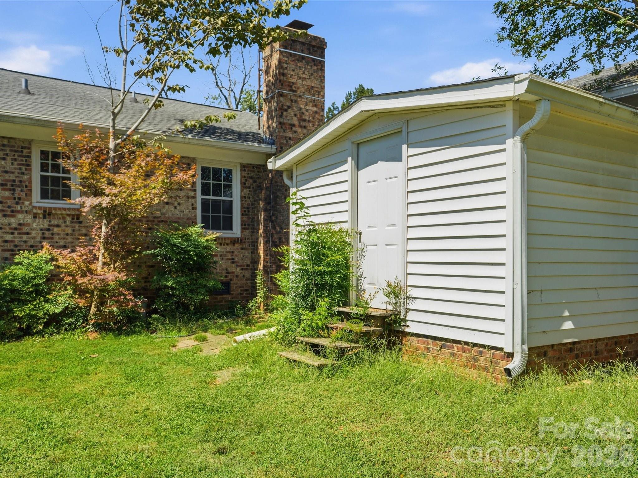 14232 Springwater Drive Property Photo 10