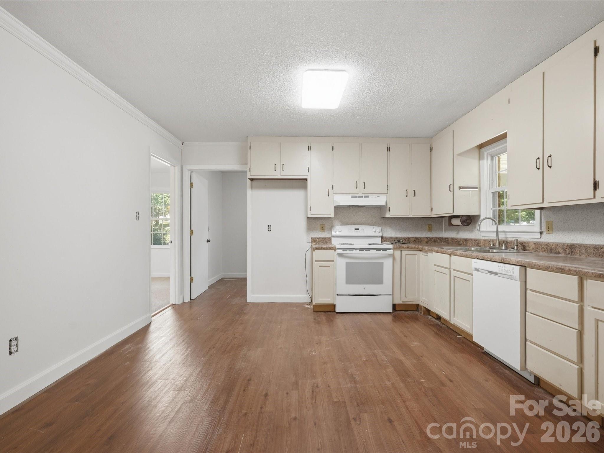 14232 Springwater Drive Property Photo 17