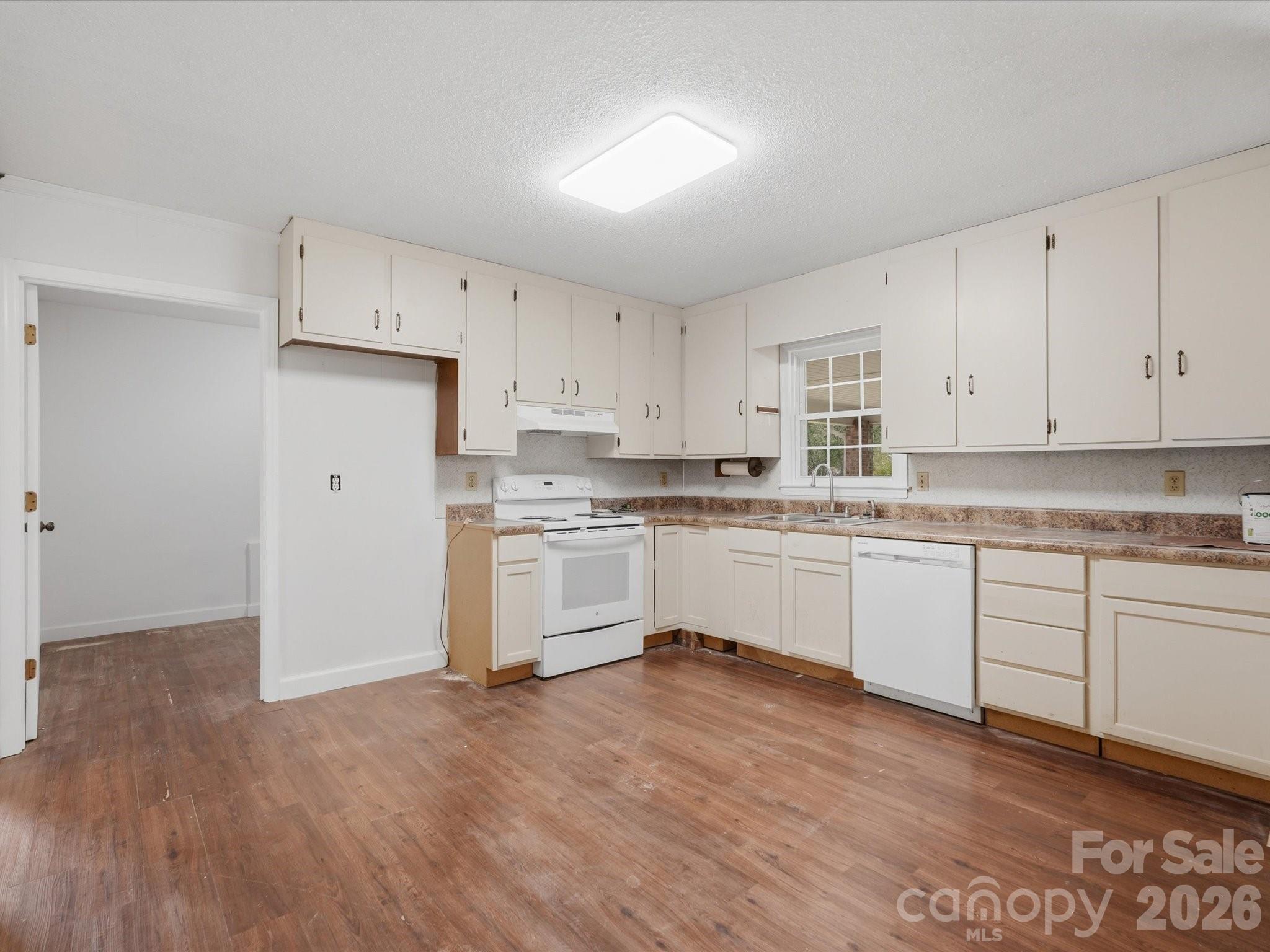 14232 Springwater Drive Property Photo 18