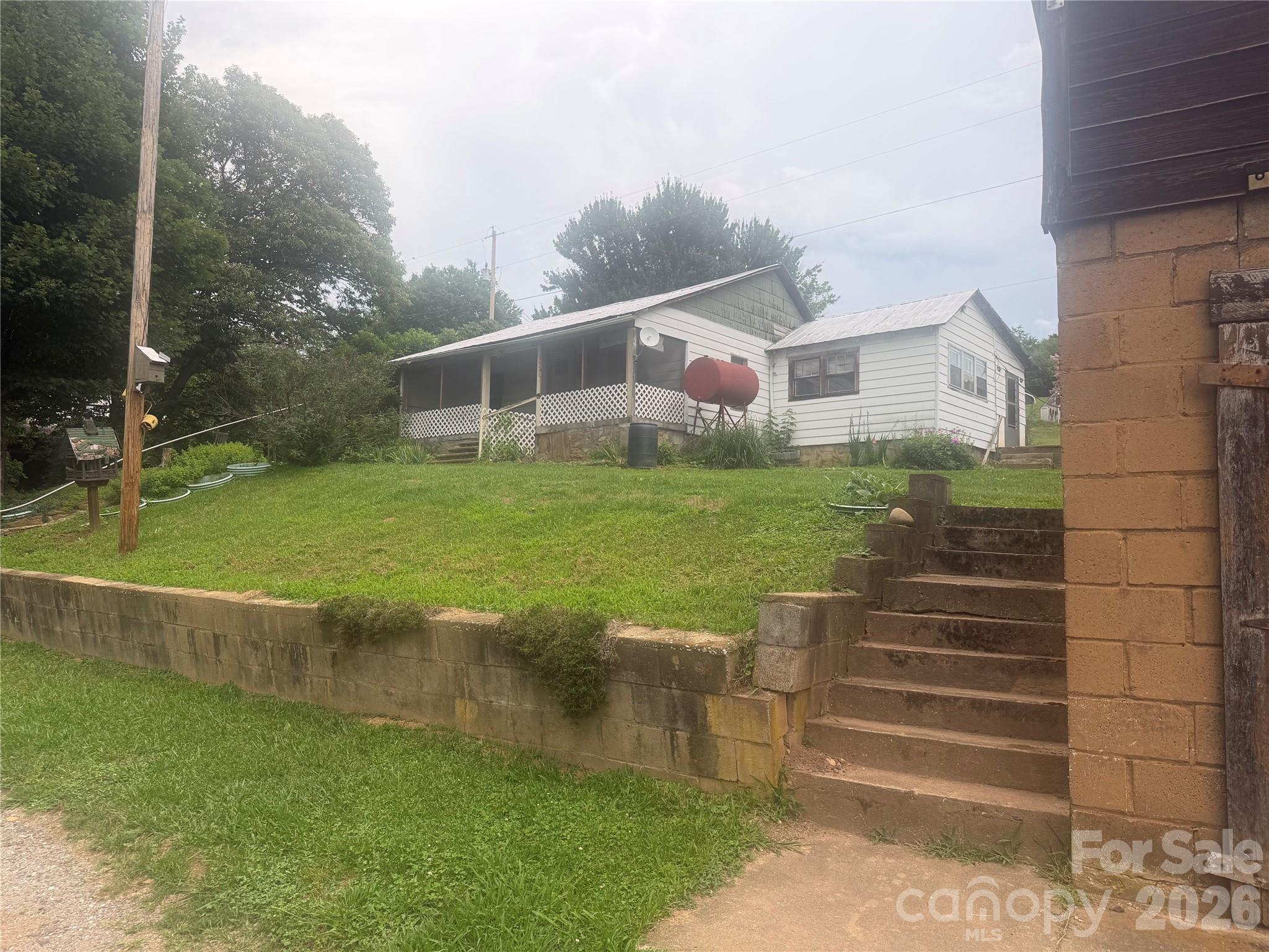 1920 Thickety Road Property Photo 1