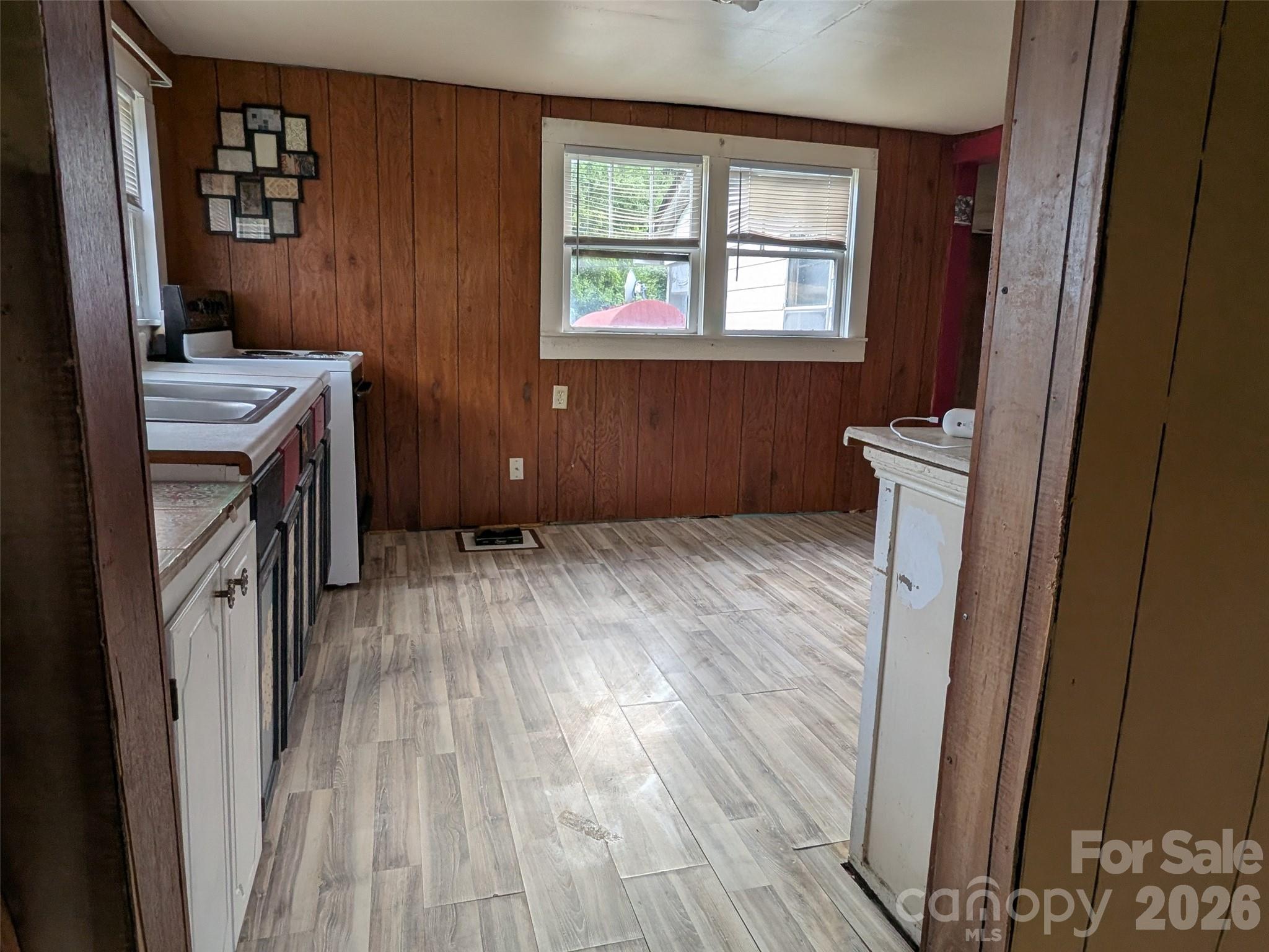 1920 Thickety Road Property Photo 10