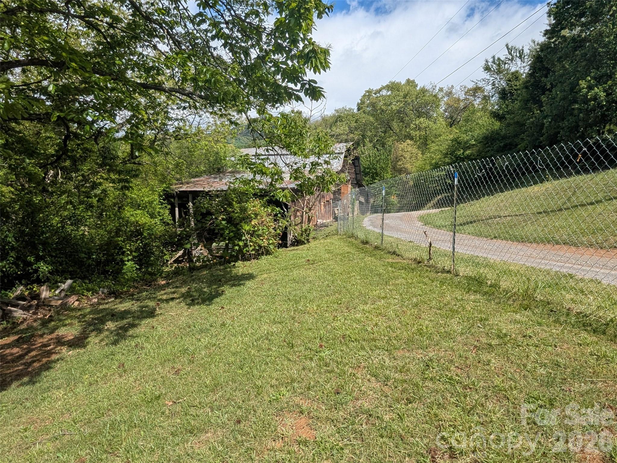 1920 Thickety Road Property Photo 15