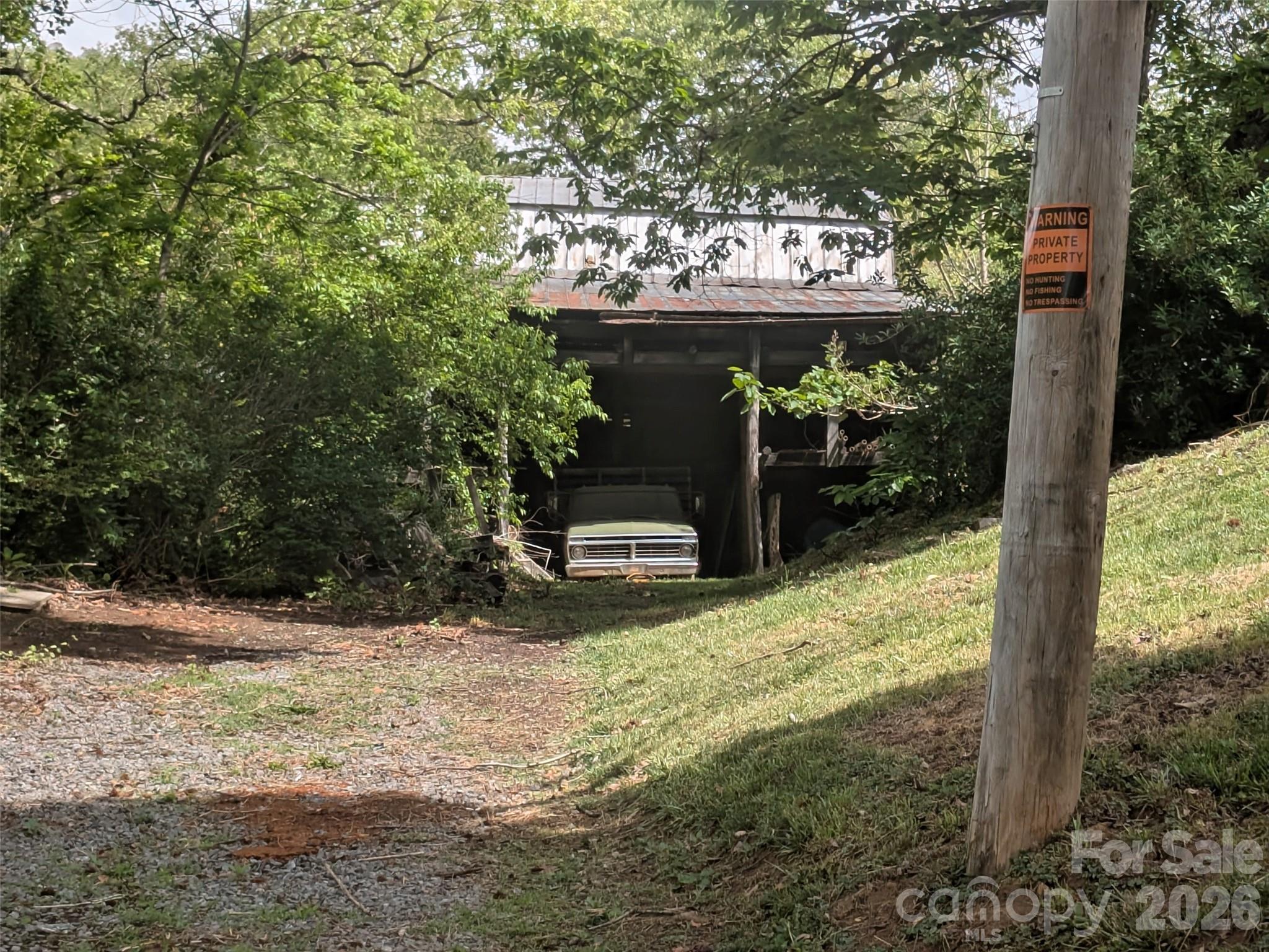 1920 Thickety Road Property Photo 16