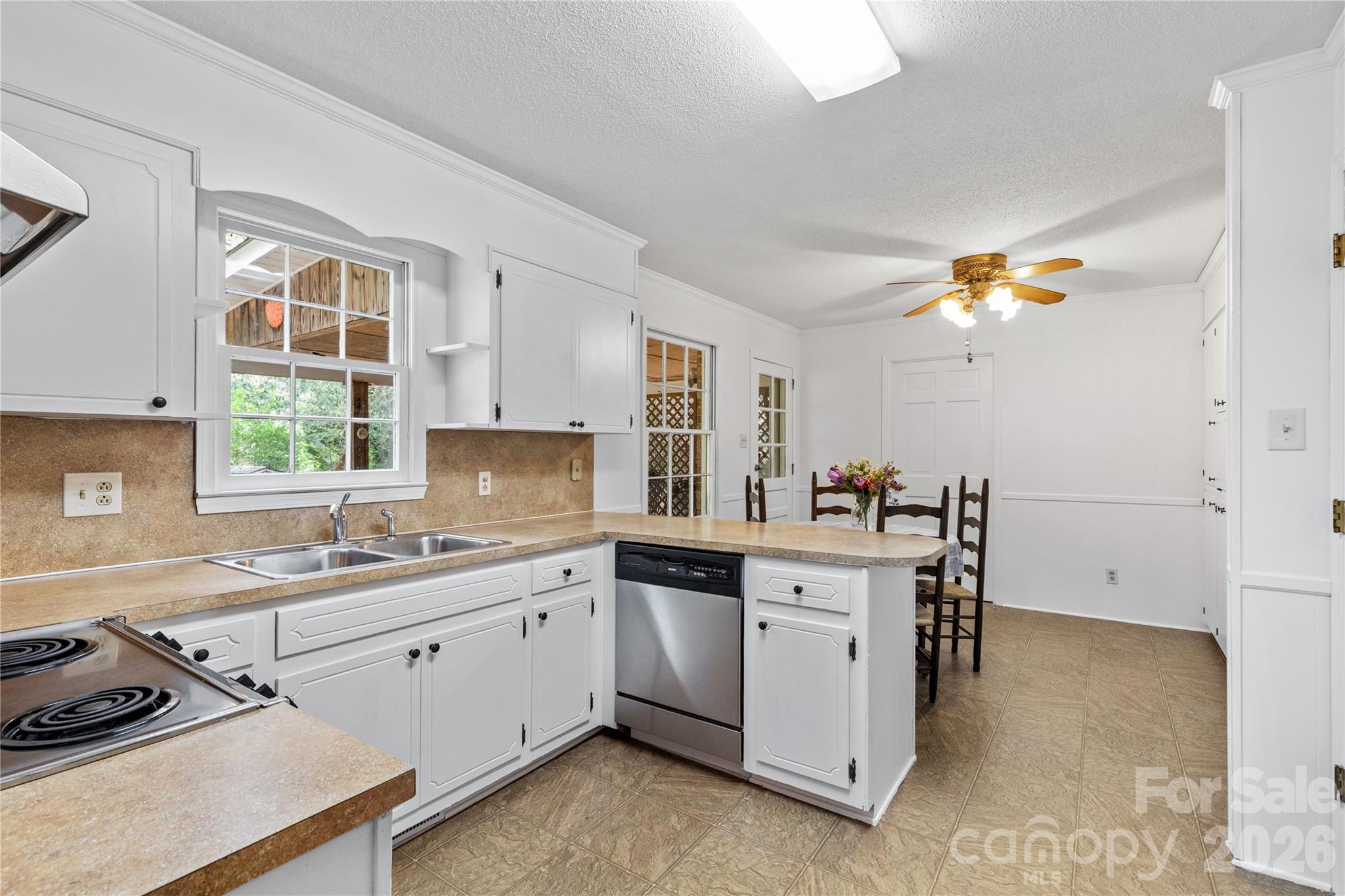 1214 Hawthorne Road Property Photo 8