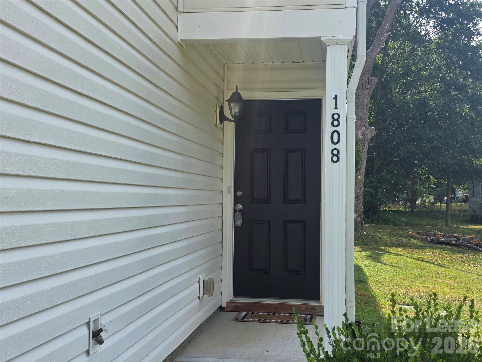 1808 Hart Street Property Photo 4