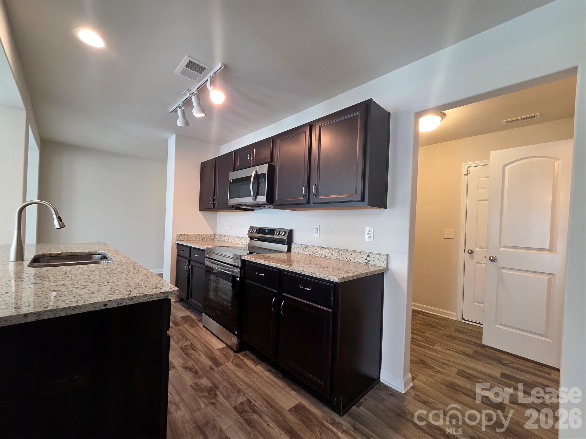 1808 Hart Street Property Photo 12