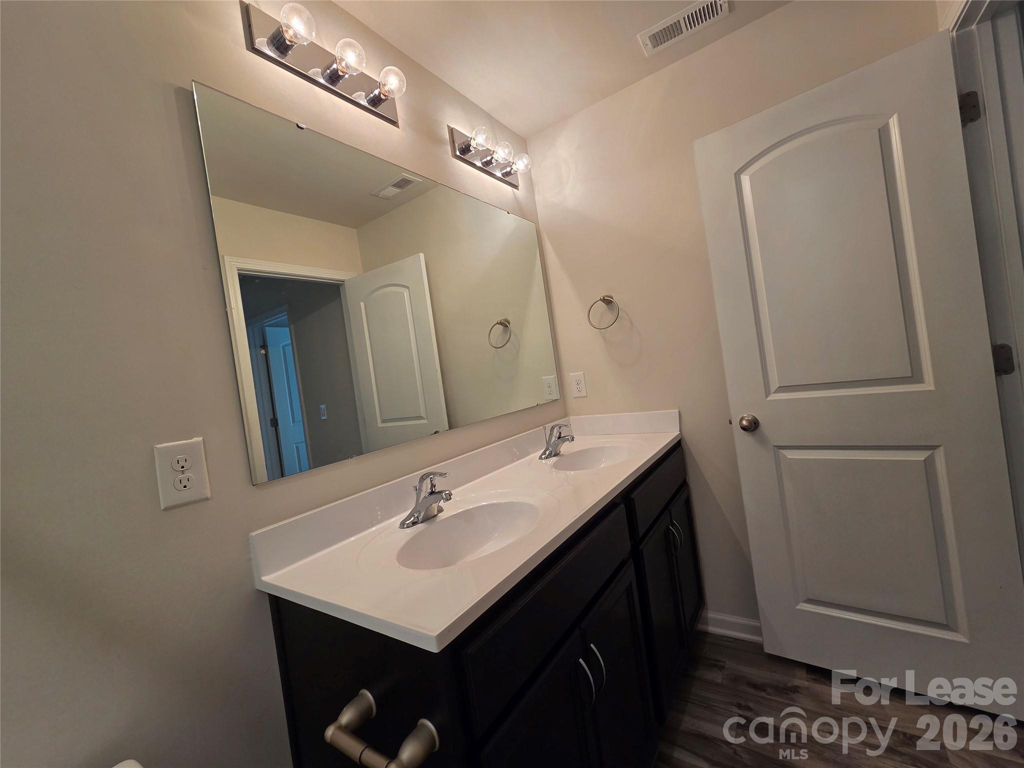 1808 Hart Street Property Photo 30