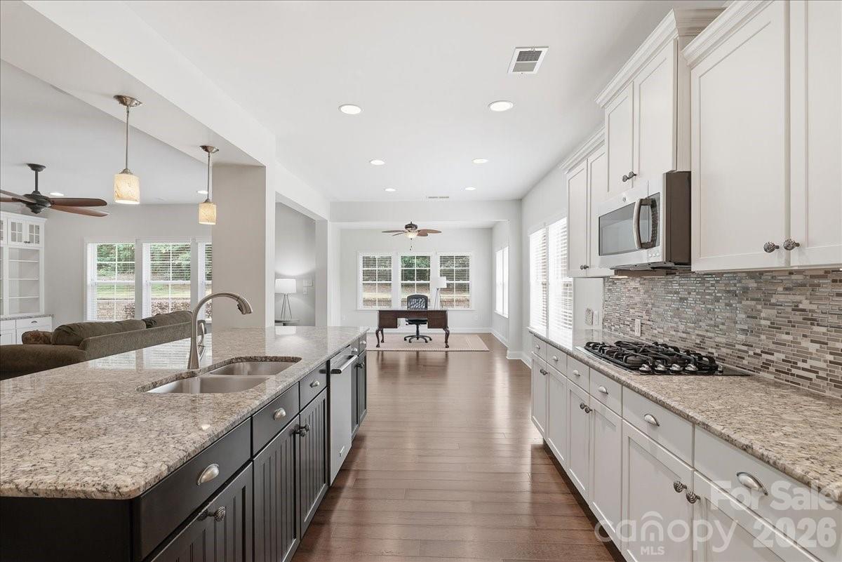 2666 Stonewood View Property Photo 11