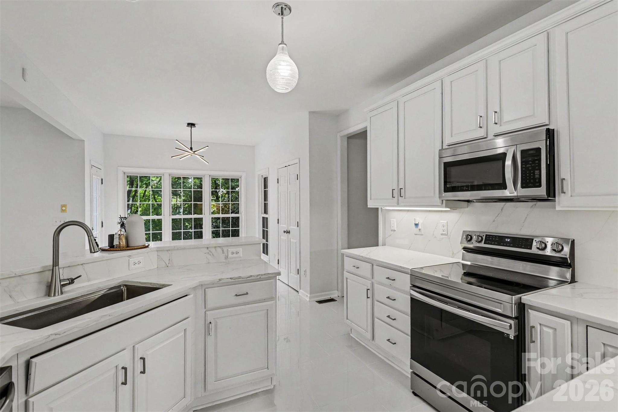 4523 Brent Wood Drive Property Photo 10