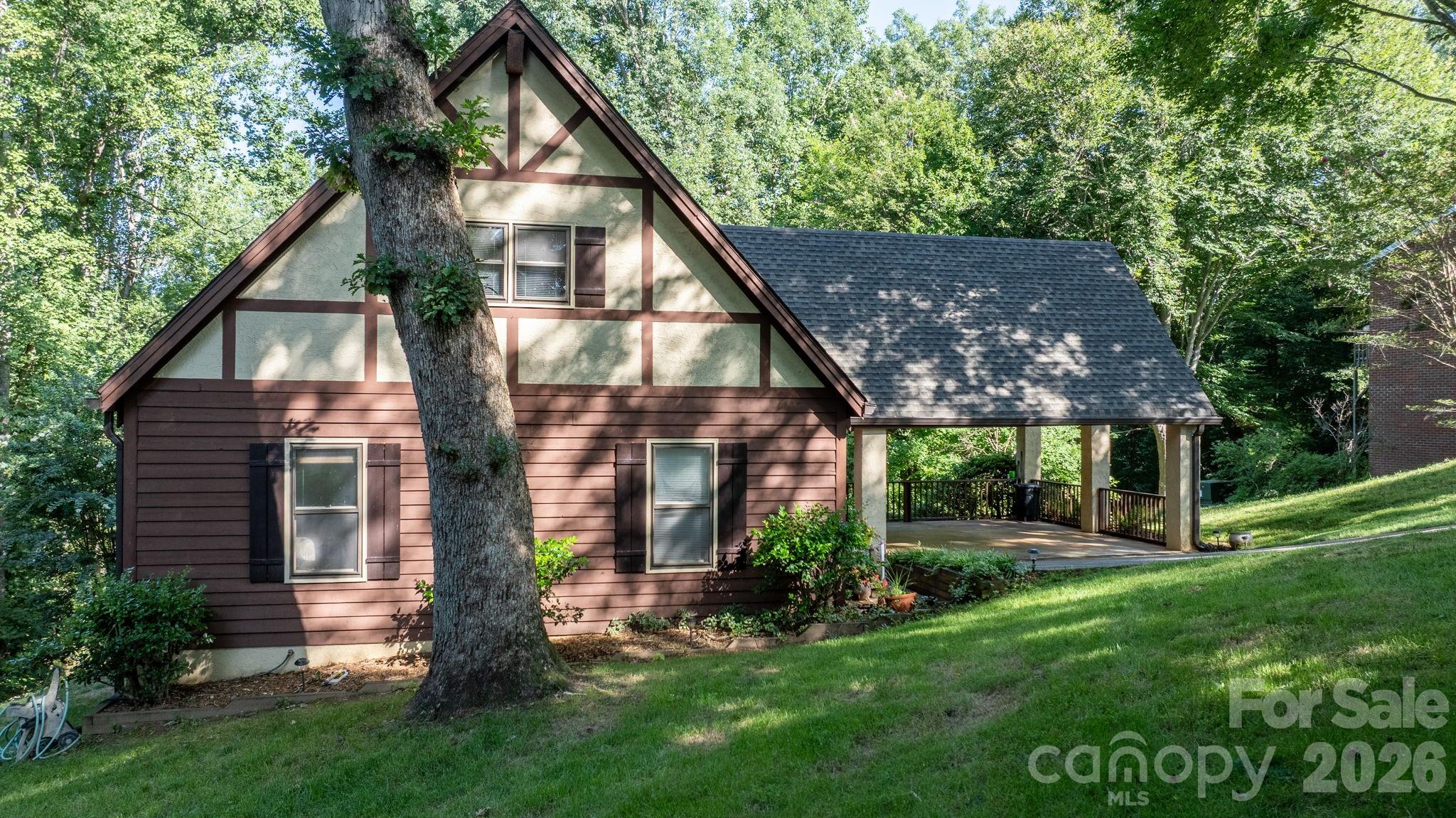 5562 Clearlake Drive Property Photo 3