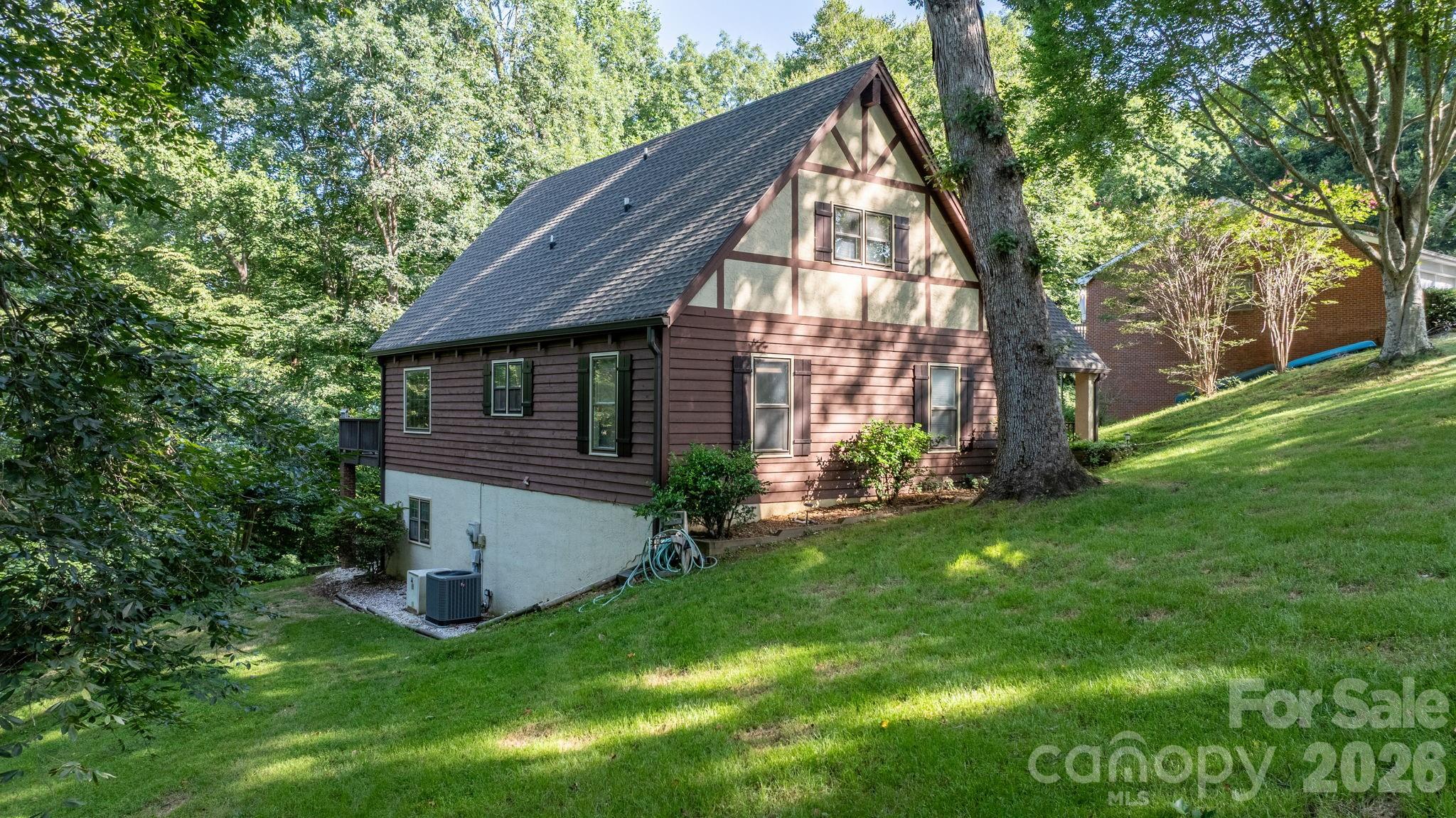 5562 Clearlake Drive Property Photo 4
