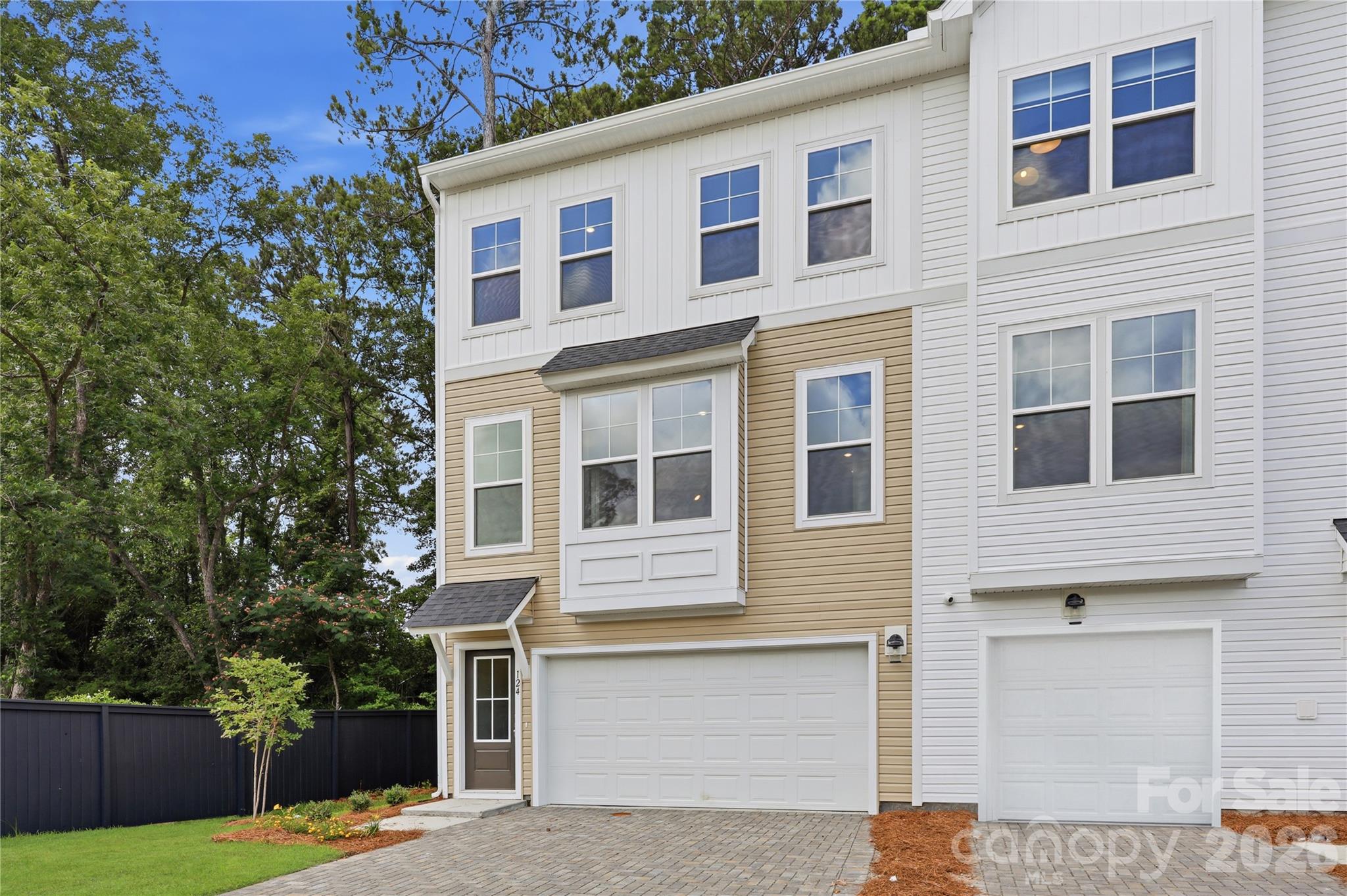 1109 Mossy Glade Road Property Photo 2