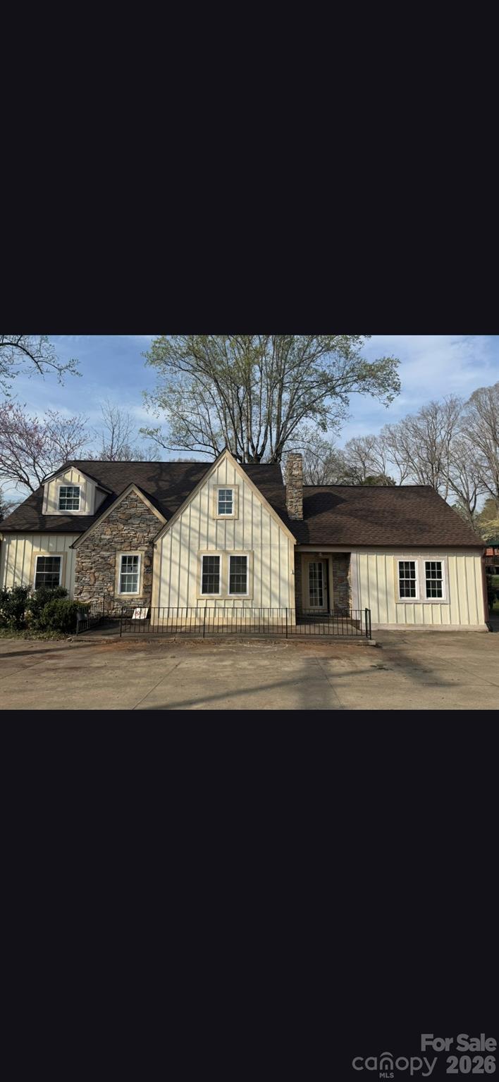 282 W Mountain Street Property Photo 1