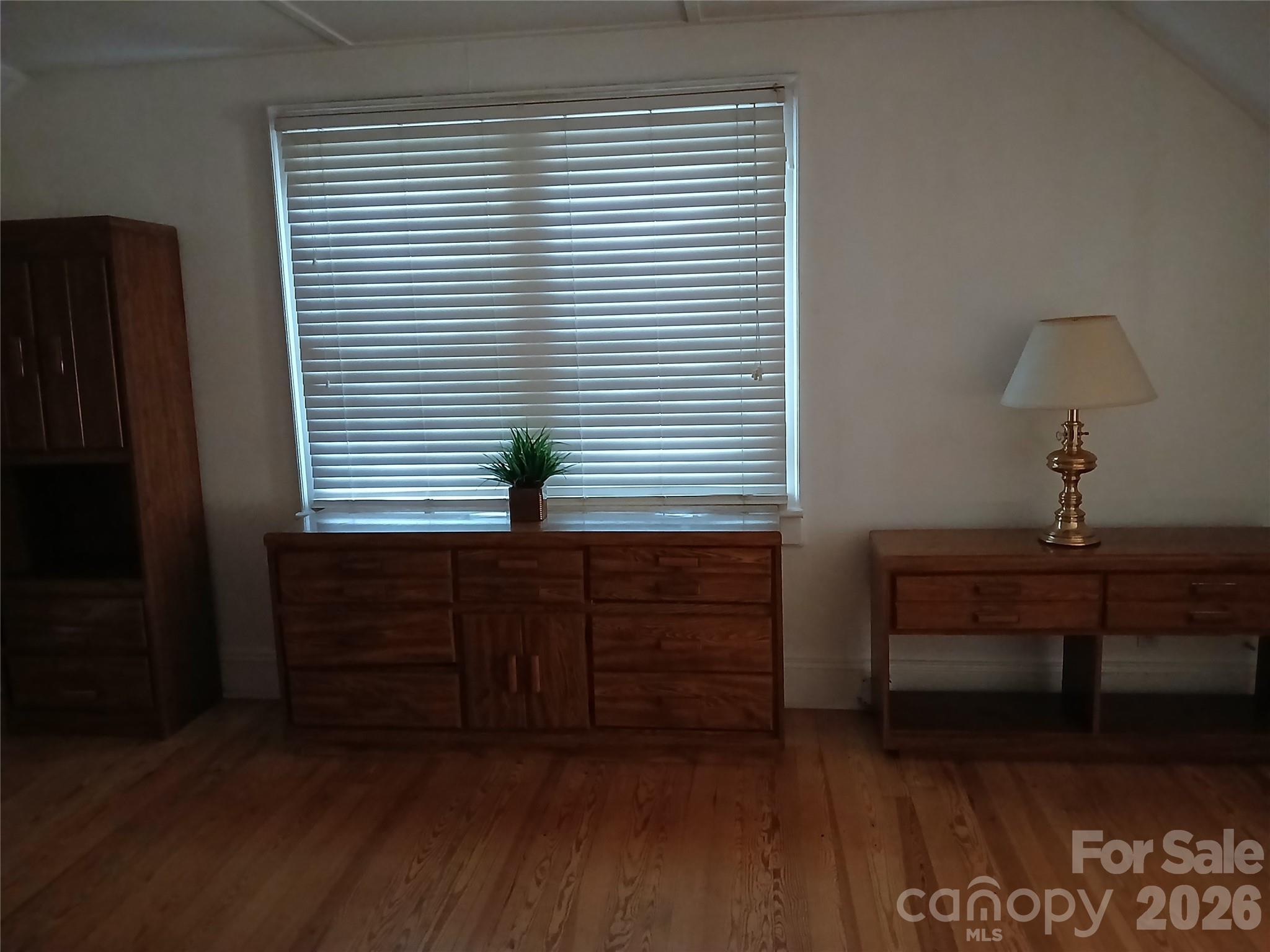 282 W Mountain Street Property Photo 6