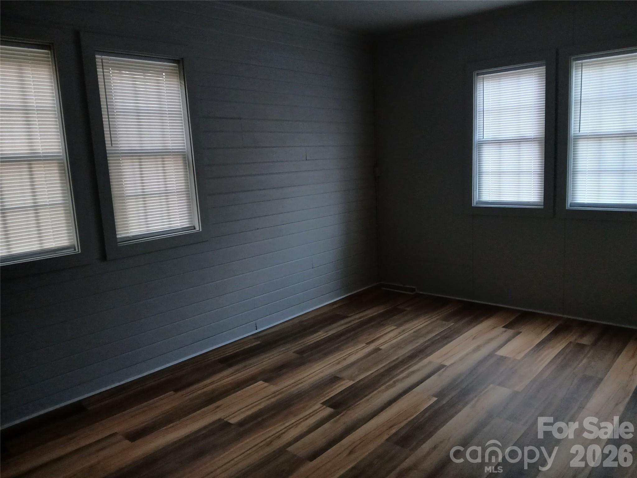 282 W Mountain Street Property Photo 10