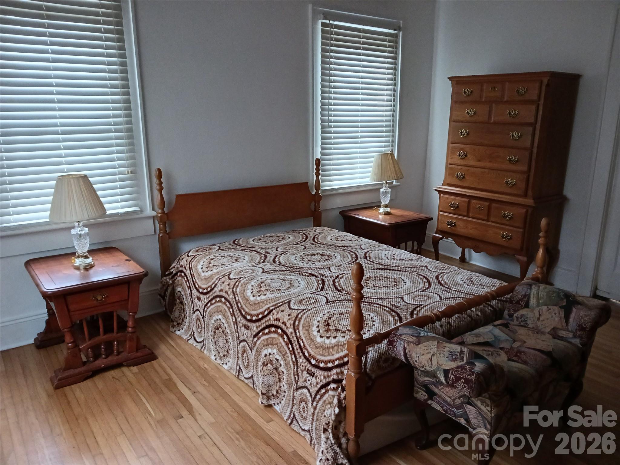 282 W Mountain Street Property Photo 16