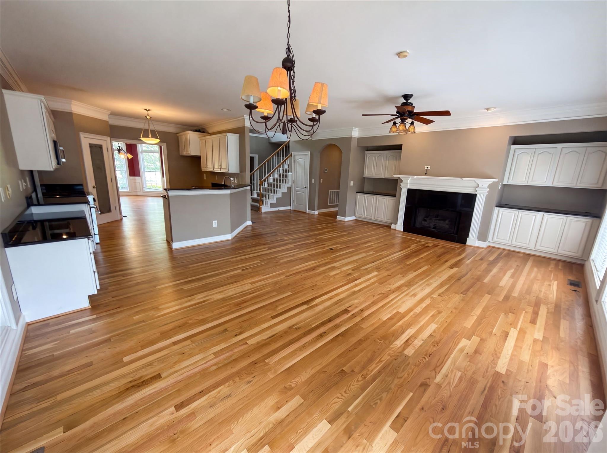 9721 Arlington Oaks Drive Property Photo 3