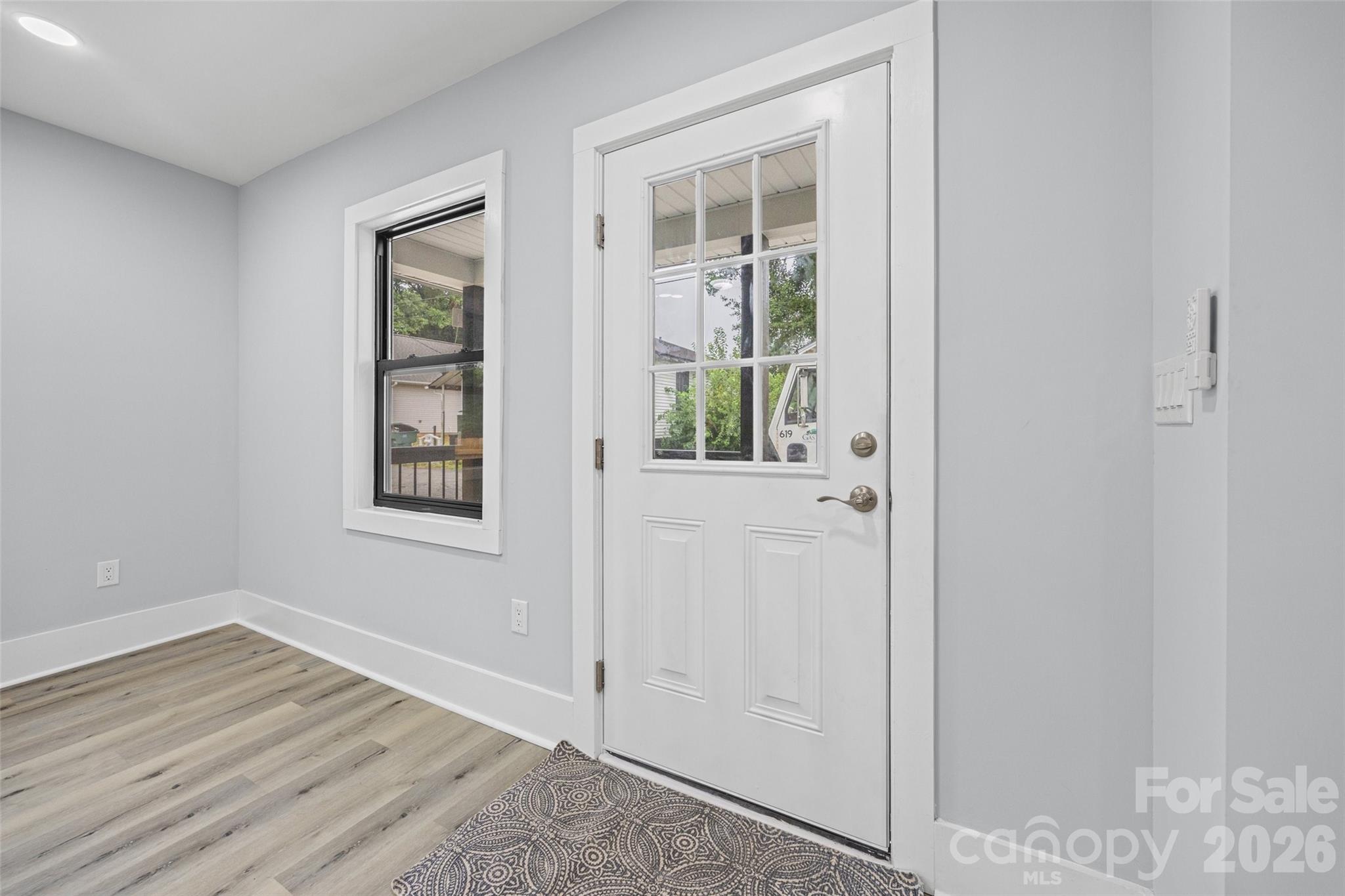 712 Henry Avenue Property Photo 4
