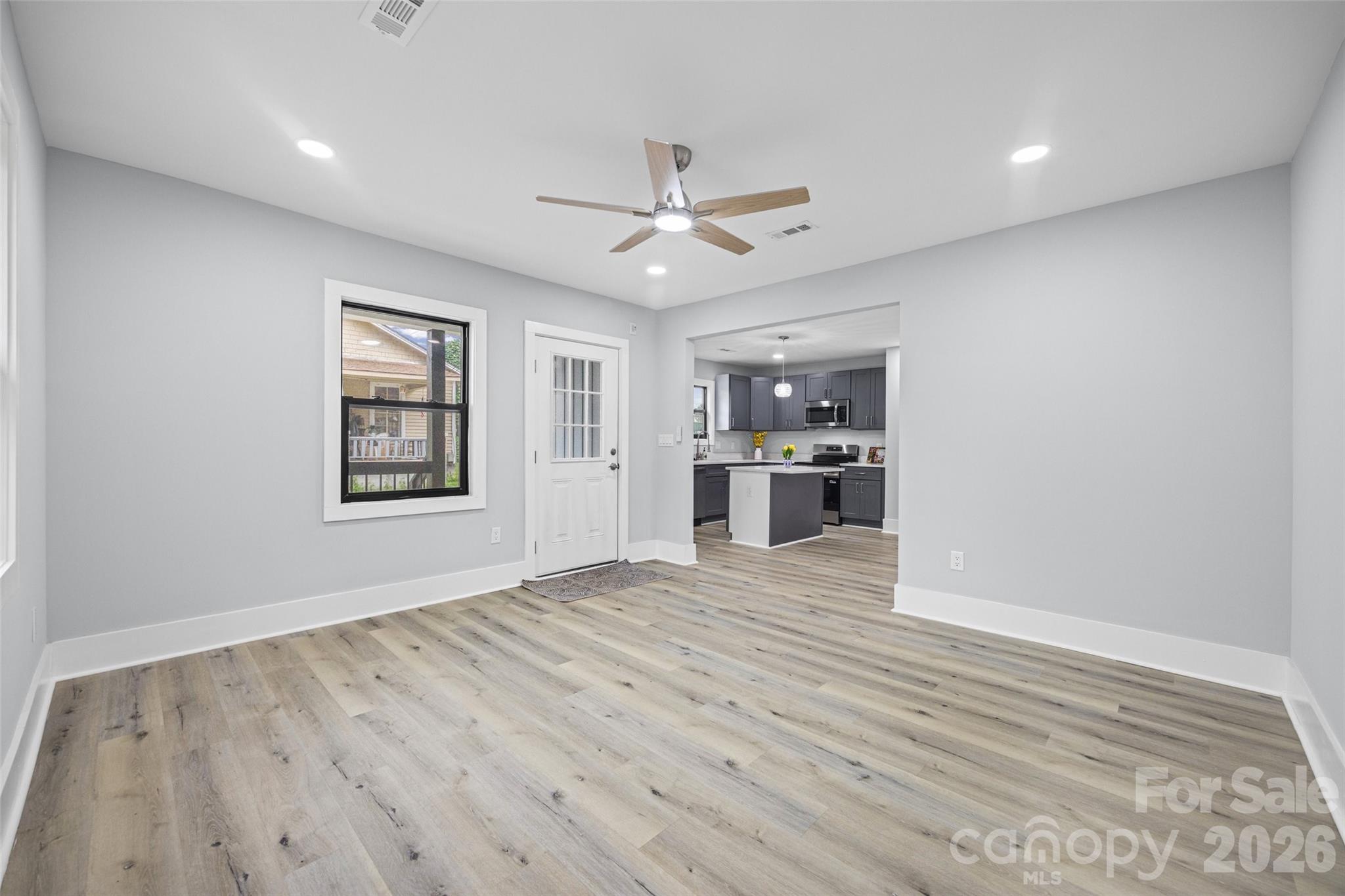 712 Henry Avenue Property Photo 6