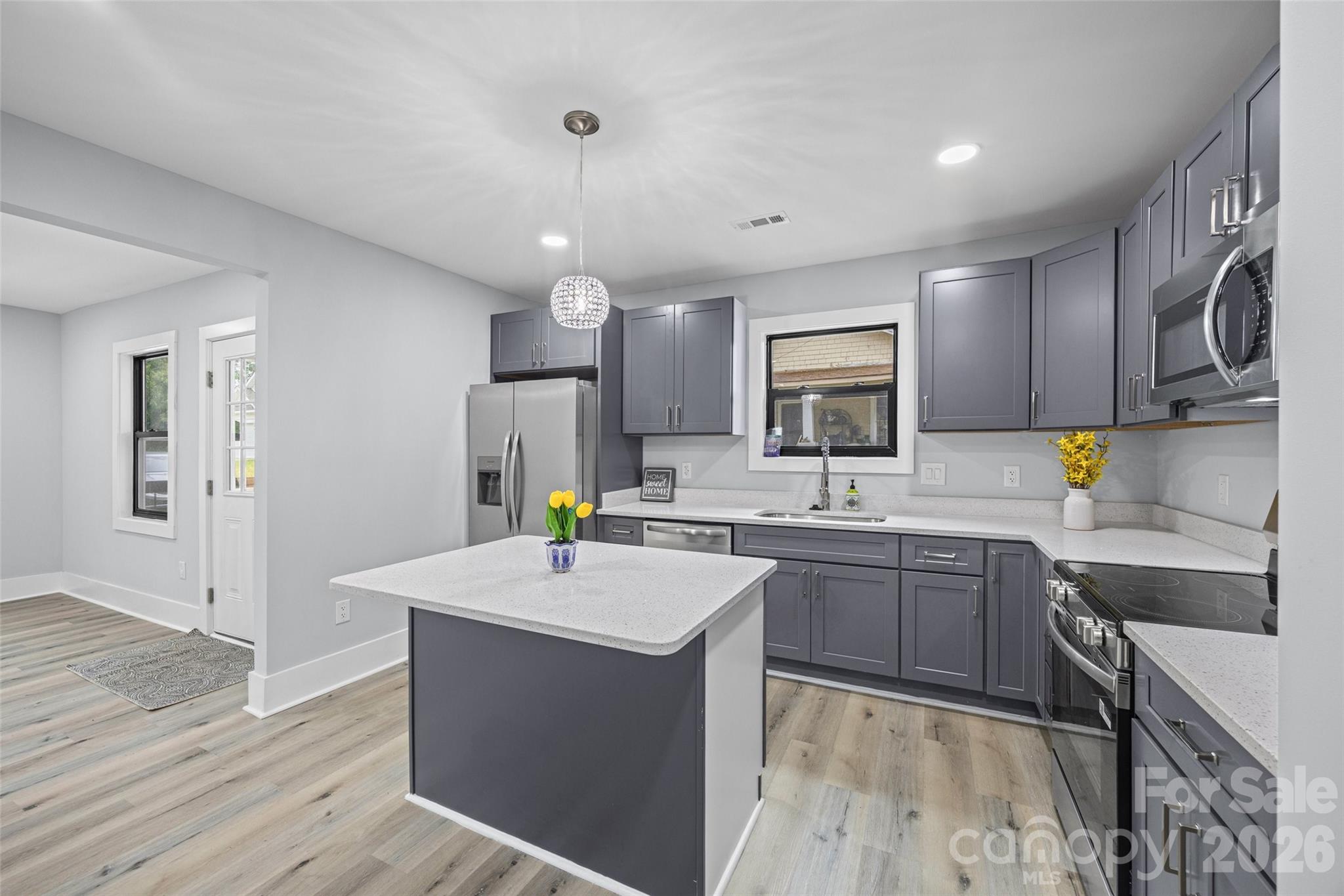 712 Henry Avenue Property Photo 8