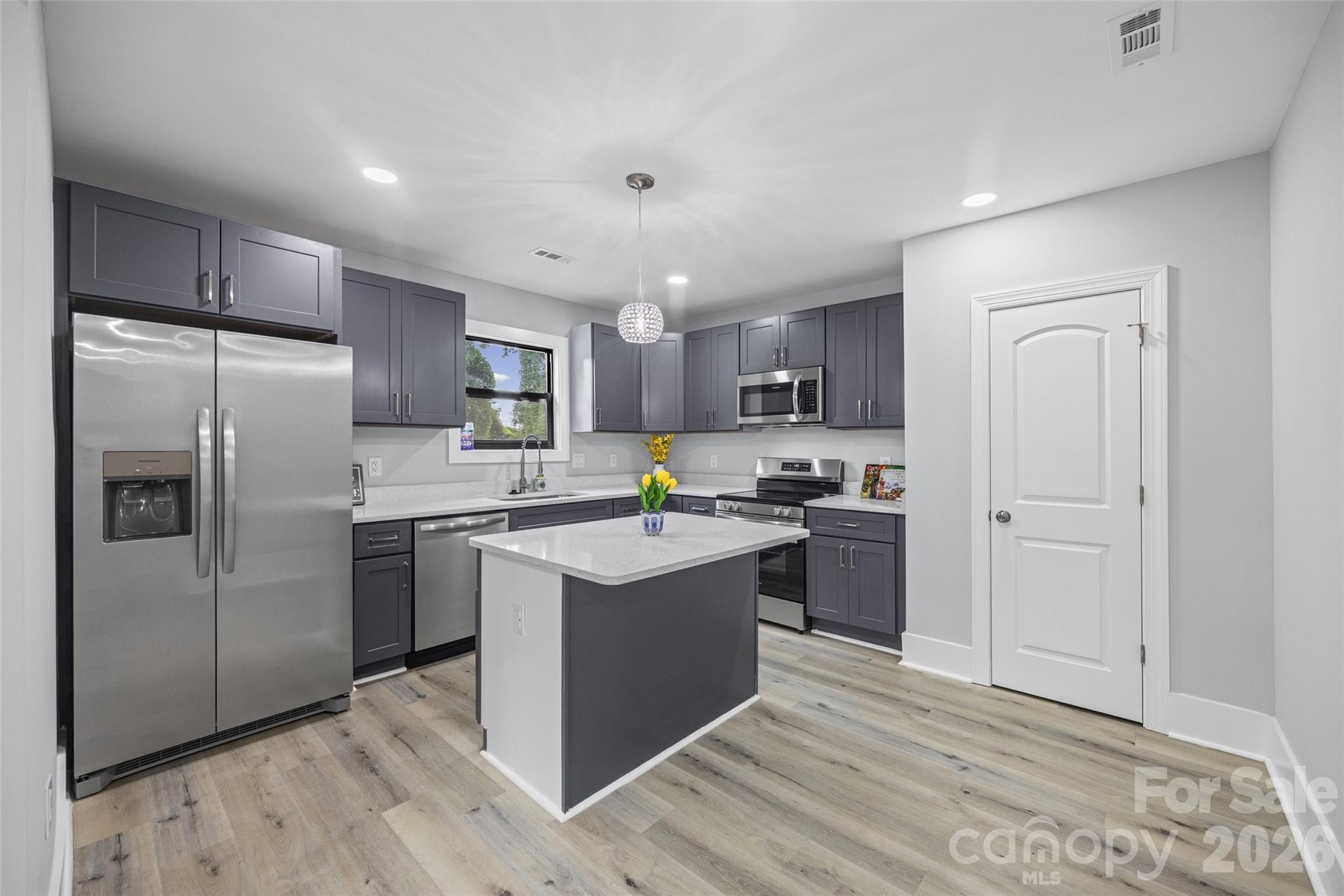 712 Henry Avenue Property Photo 9