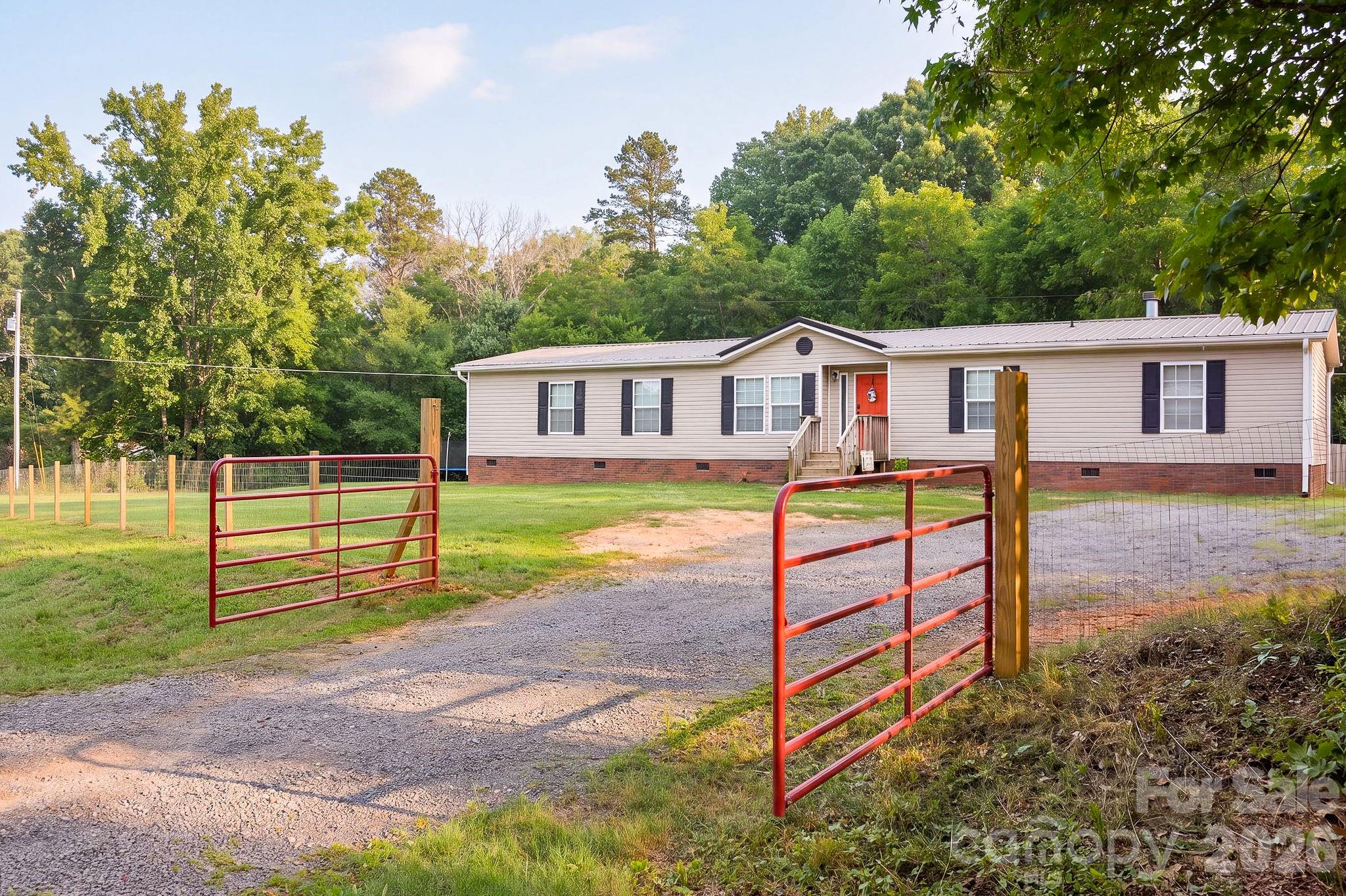 837 Joe Road Property Photo 2