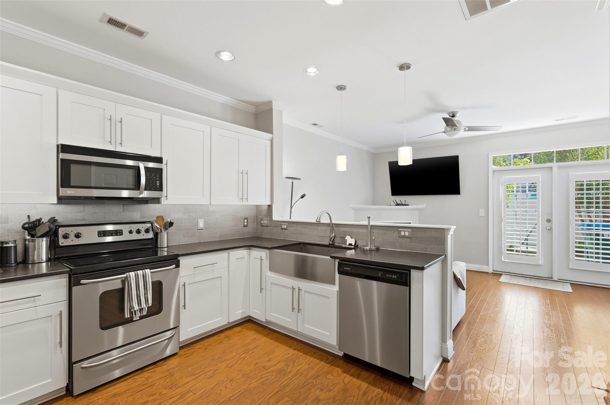 312 Park Square Place Property Photo 7