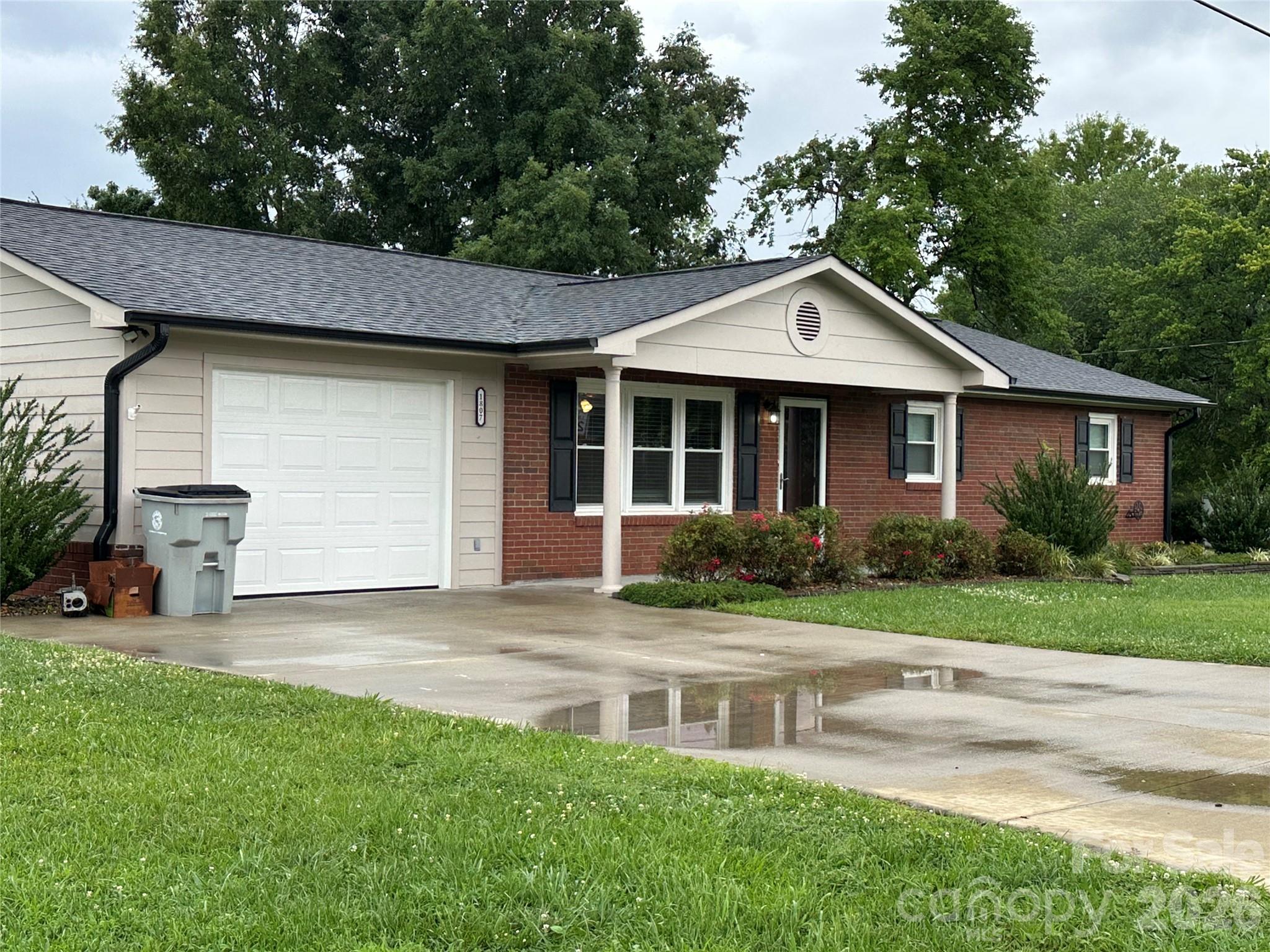 1807 Forest Hills Park Property Photo