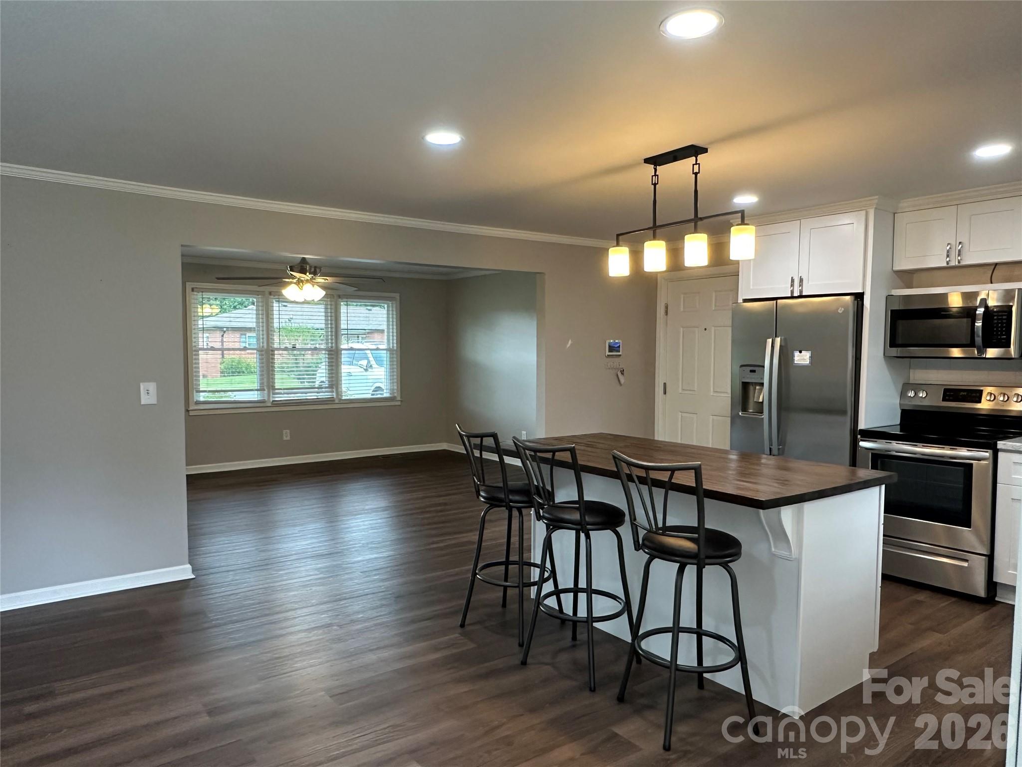 1807 Forest Hills Park Property Photo 3