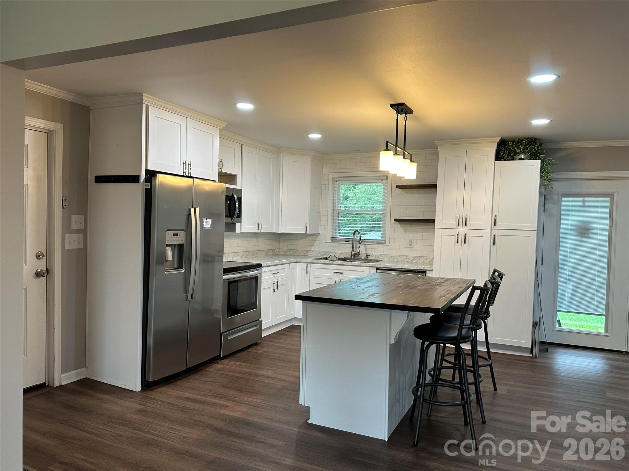 1807 Forest Hills Park Property Photo 4