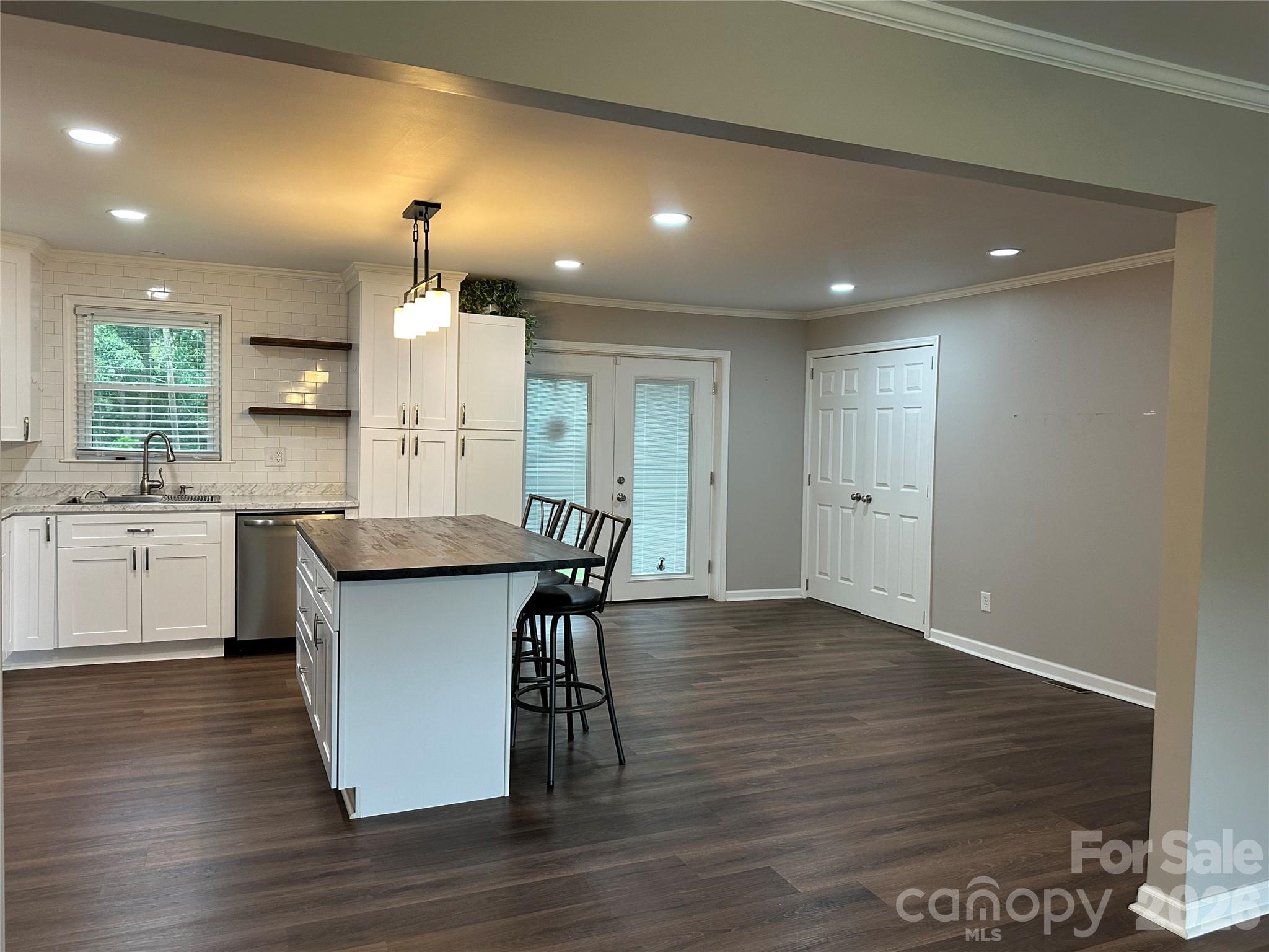 1807 Forest Hills Park Property Photo 5