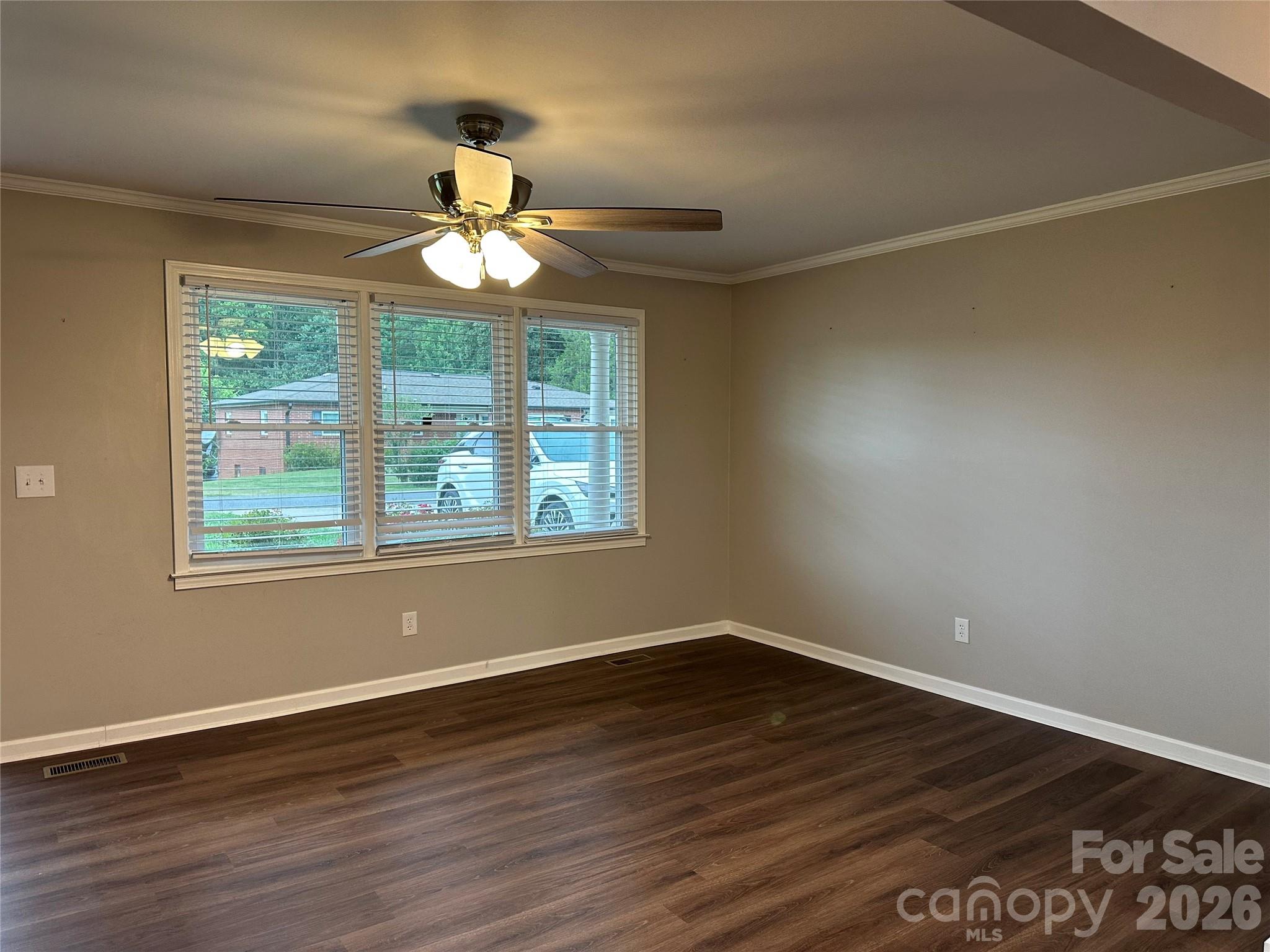 1807 Forest Hills Park Property Photo 9