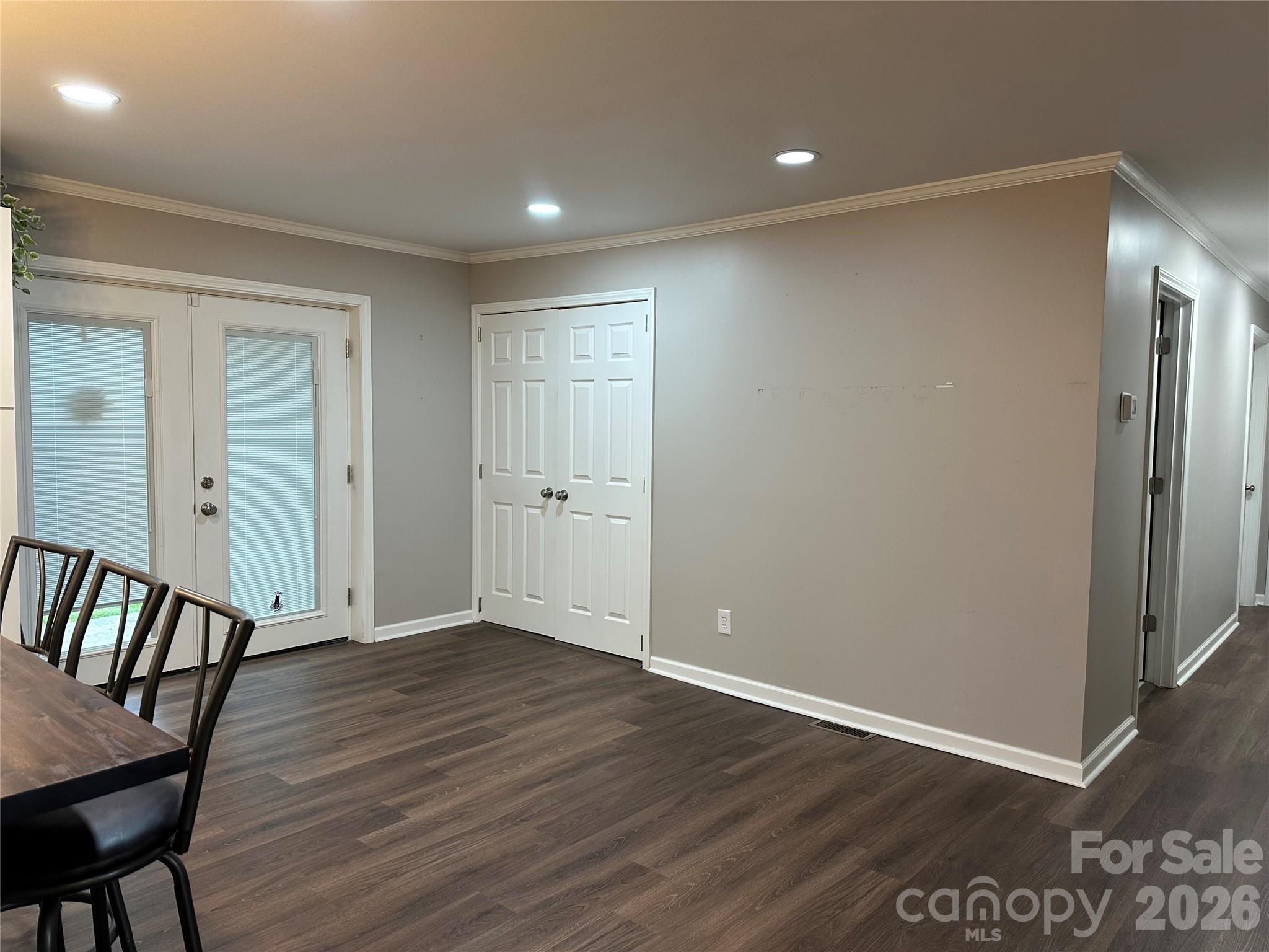 1807 Forest Hills Park Property Photo 12