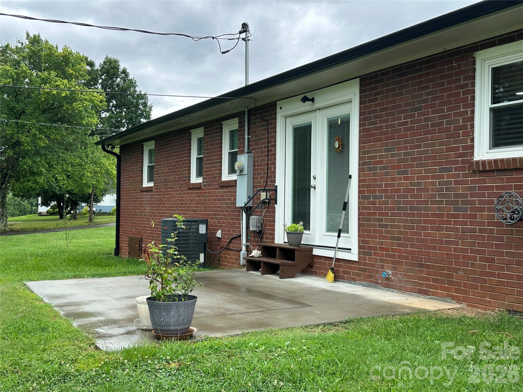 1807 Forest Hills Park Property Photo 32