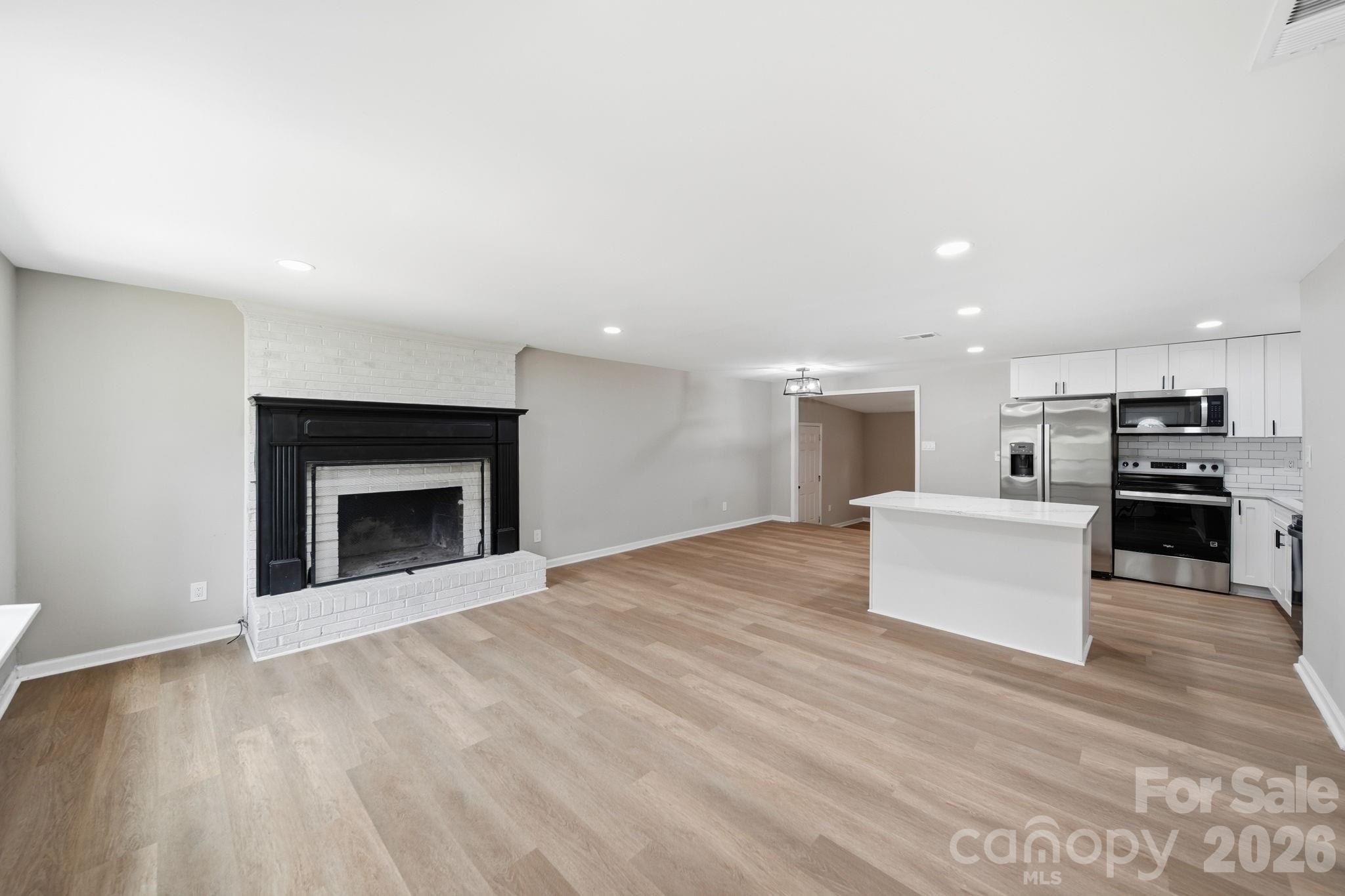 8114 Holly Hill Road Property Photo 2
