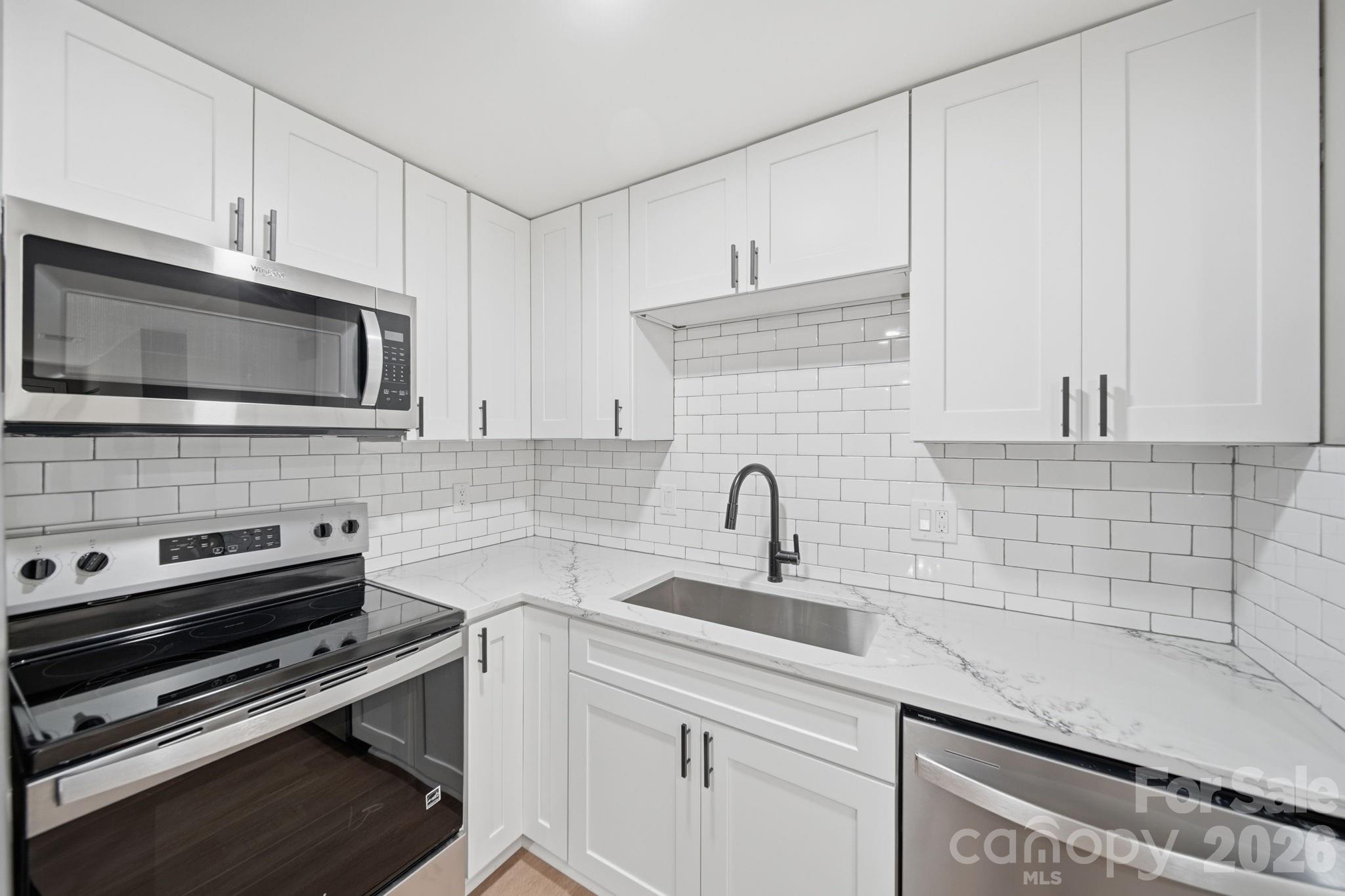 8114 Holly Hill Road Property Photo 4