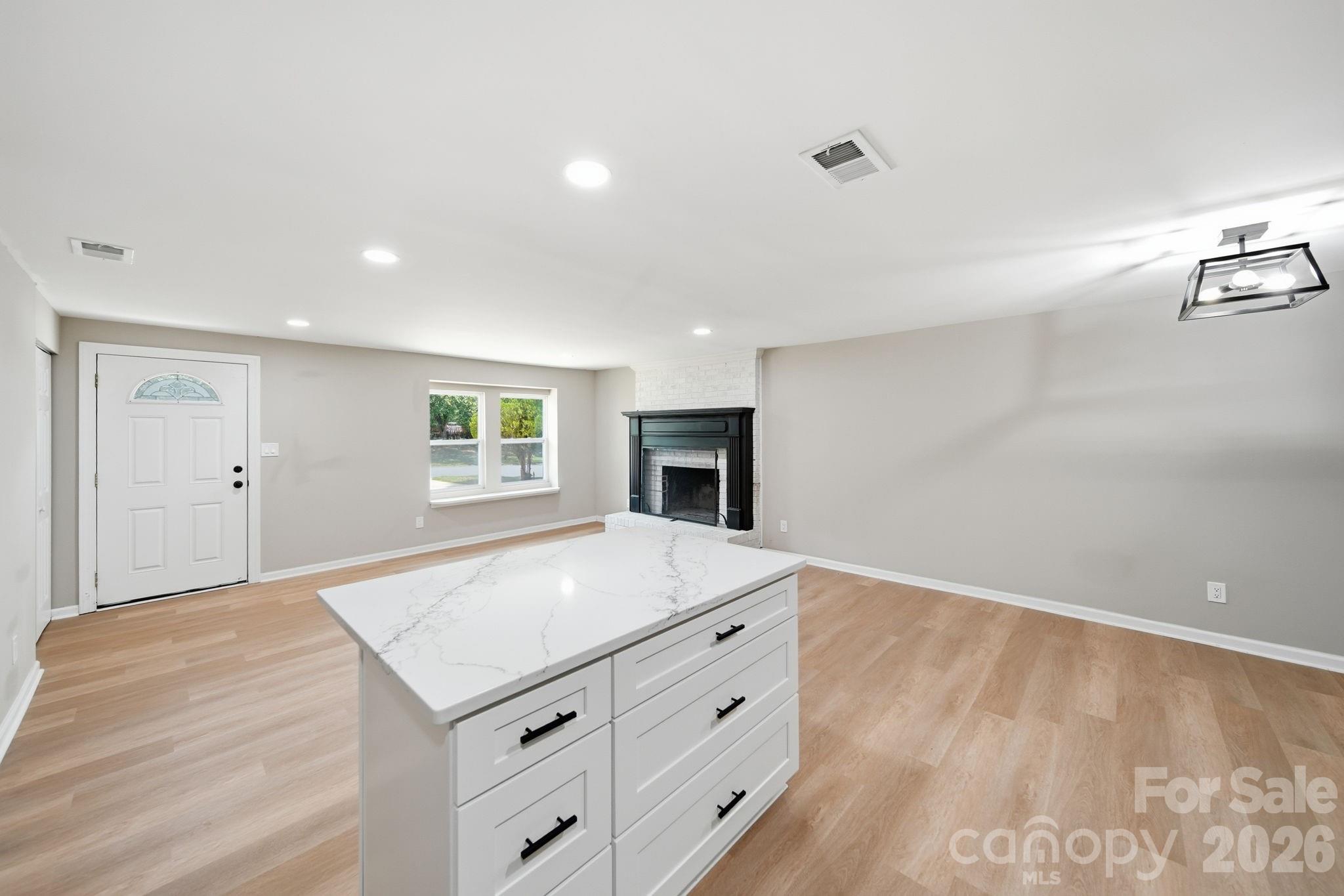 8114 Holly Hill Road Property Photo 6