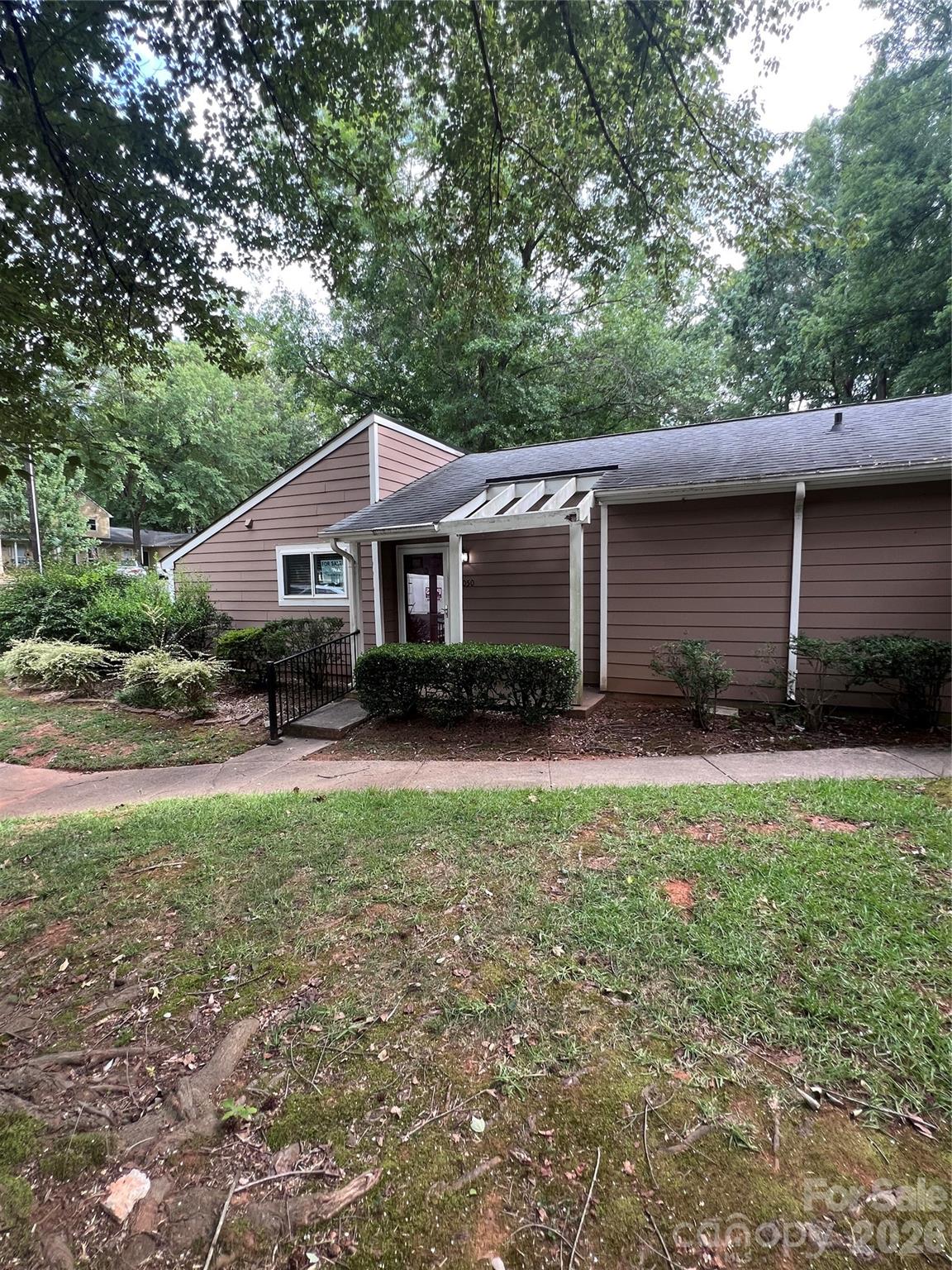 1050 Sardis Cove Drive Property Photo 2