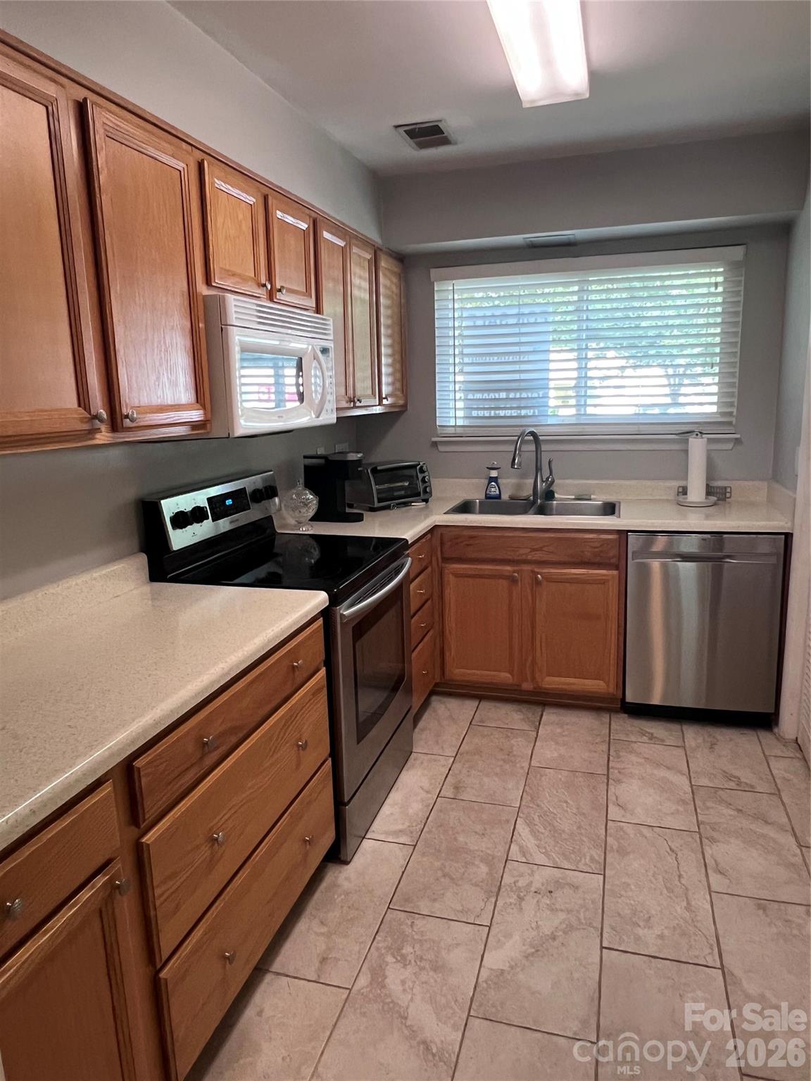 1050 Sardis Cove Drive Property Photo 3