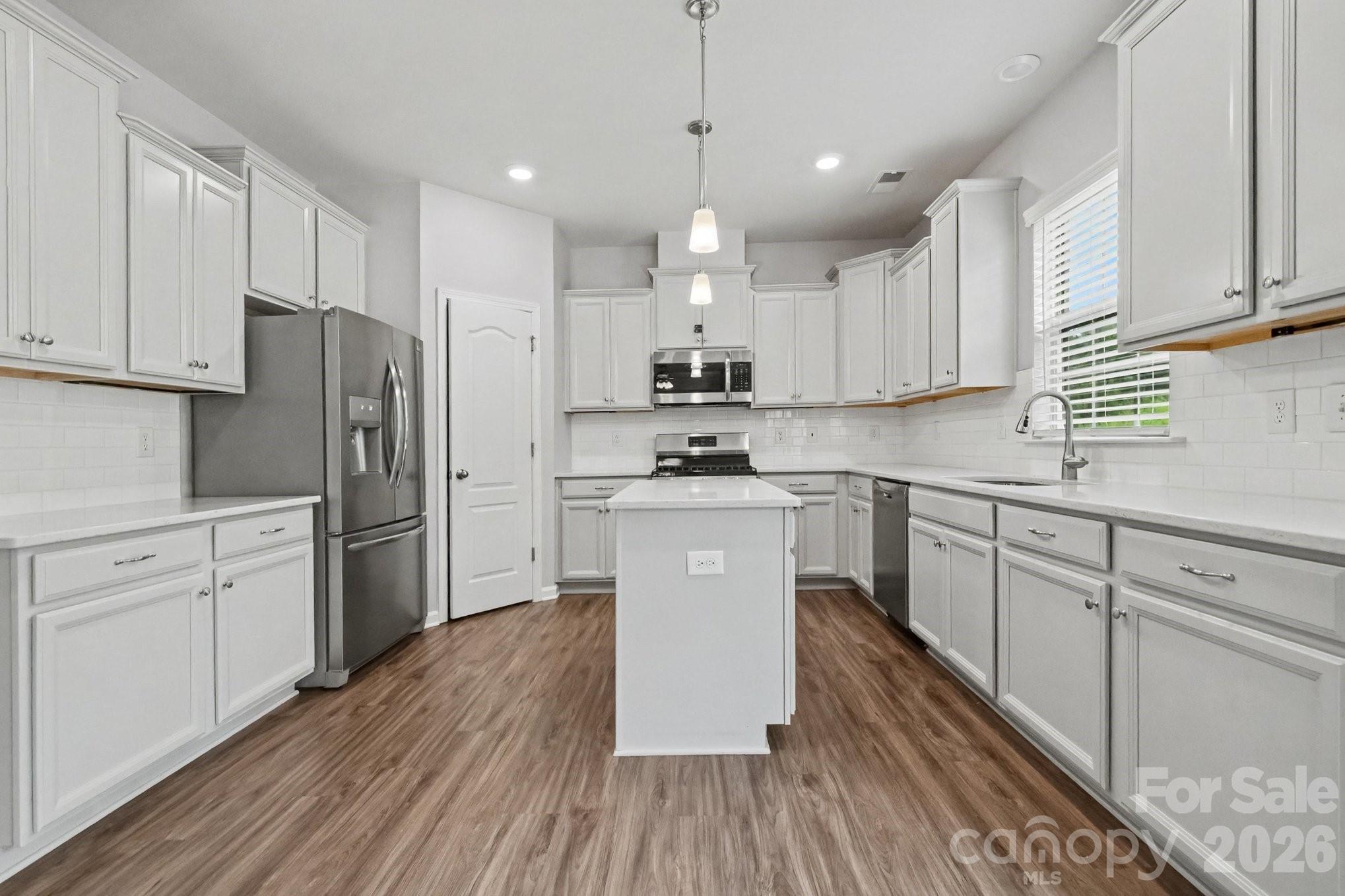 16846 Cozy Cove Road Property Photo 7
