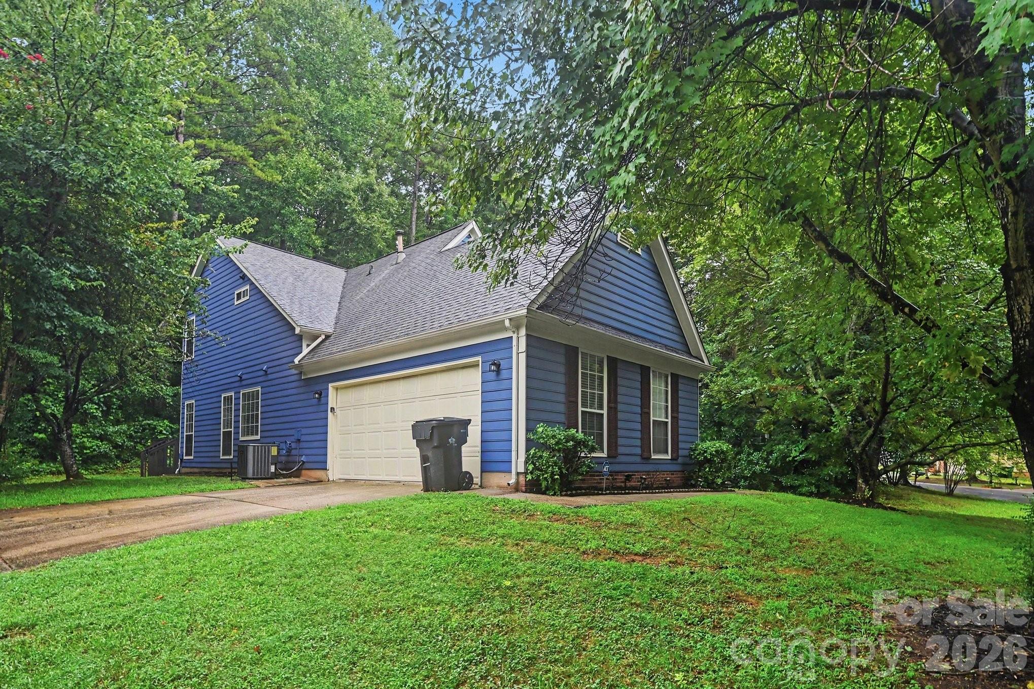 8722 Woodhill Manor Court Property Photo 1