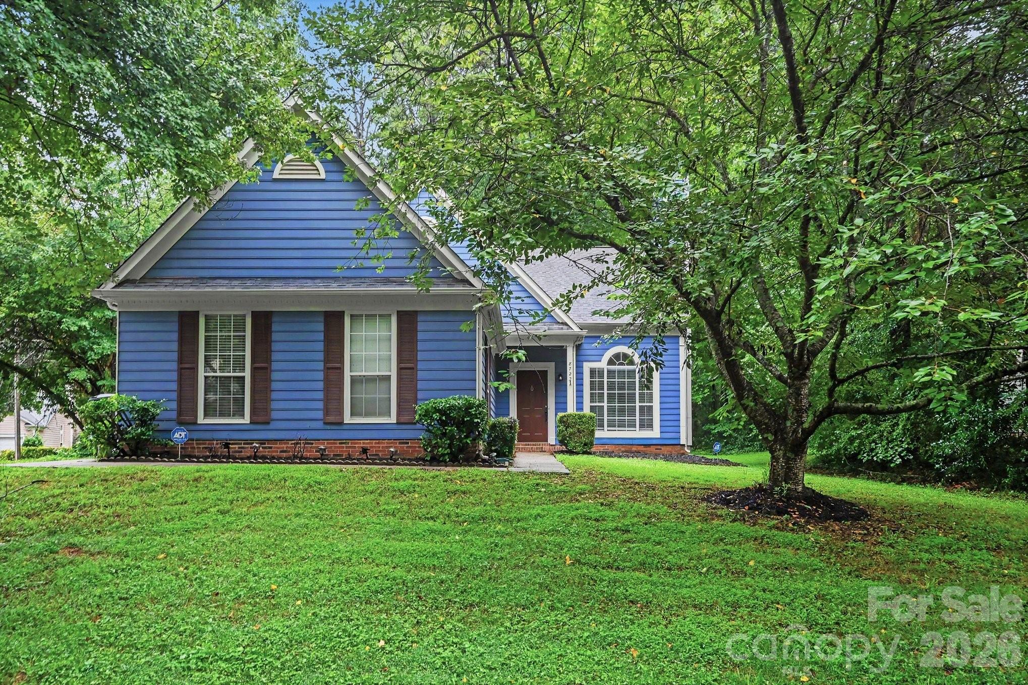 8722 Woodhill Manor Court Property Photo 2