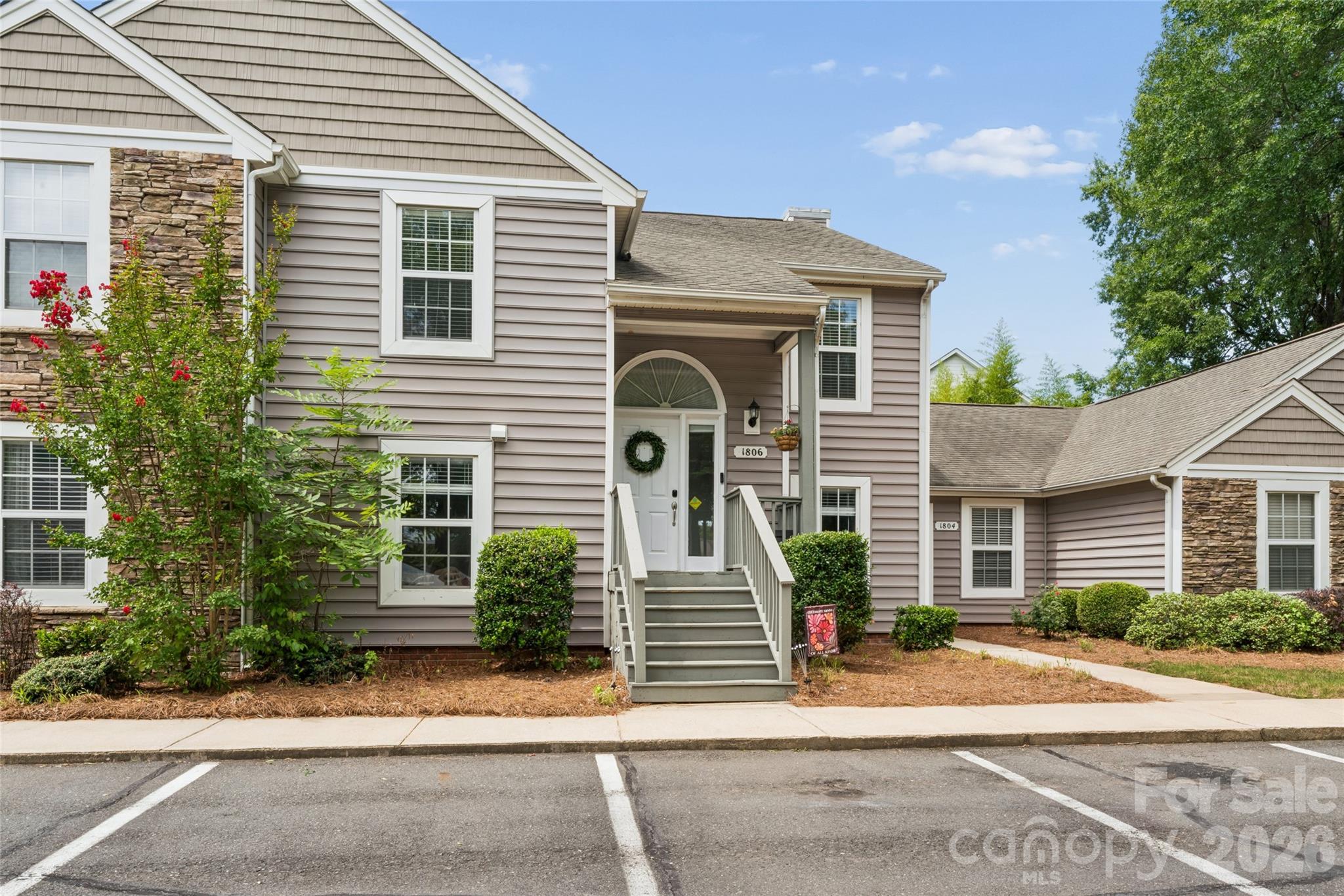 1806 Fairlawn Court Property Photo 2