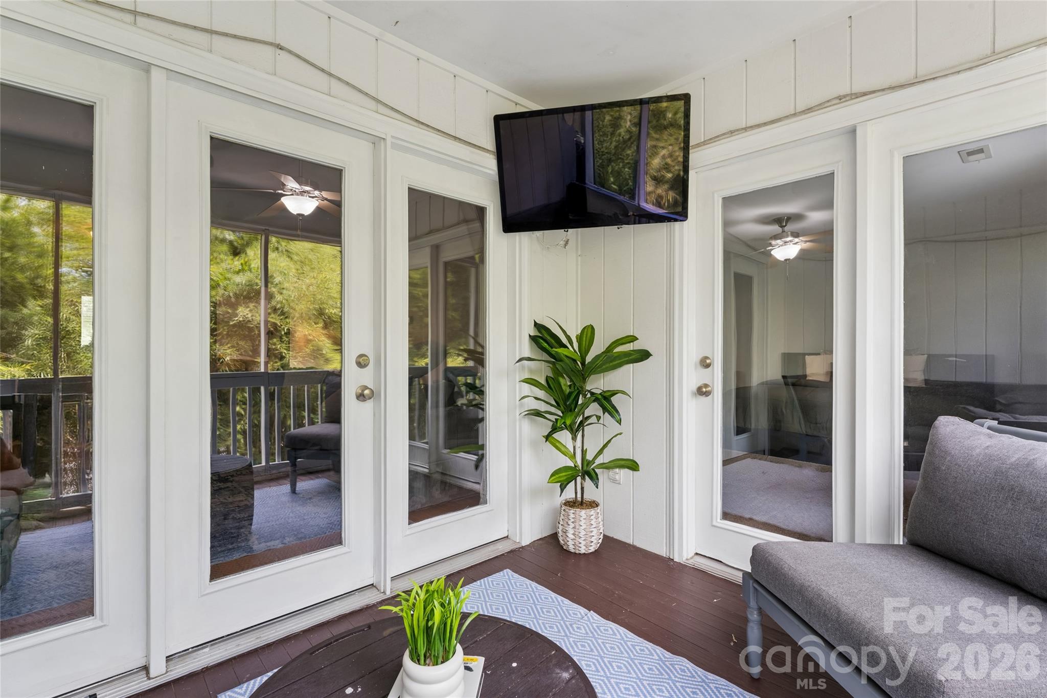 1806 Fairlawn Court Property Photo 3