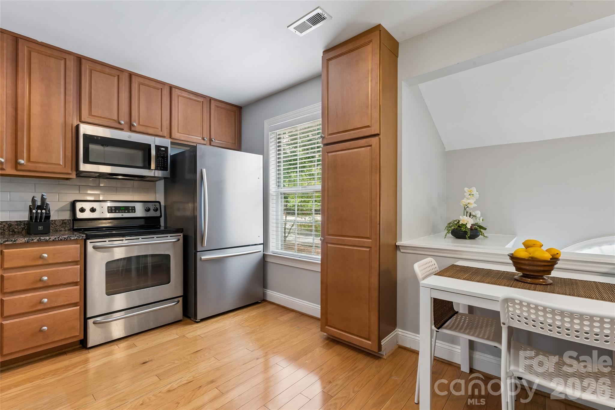 1806 Fairlawn Court Property Photo 6