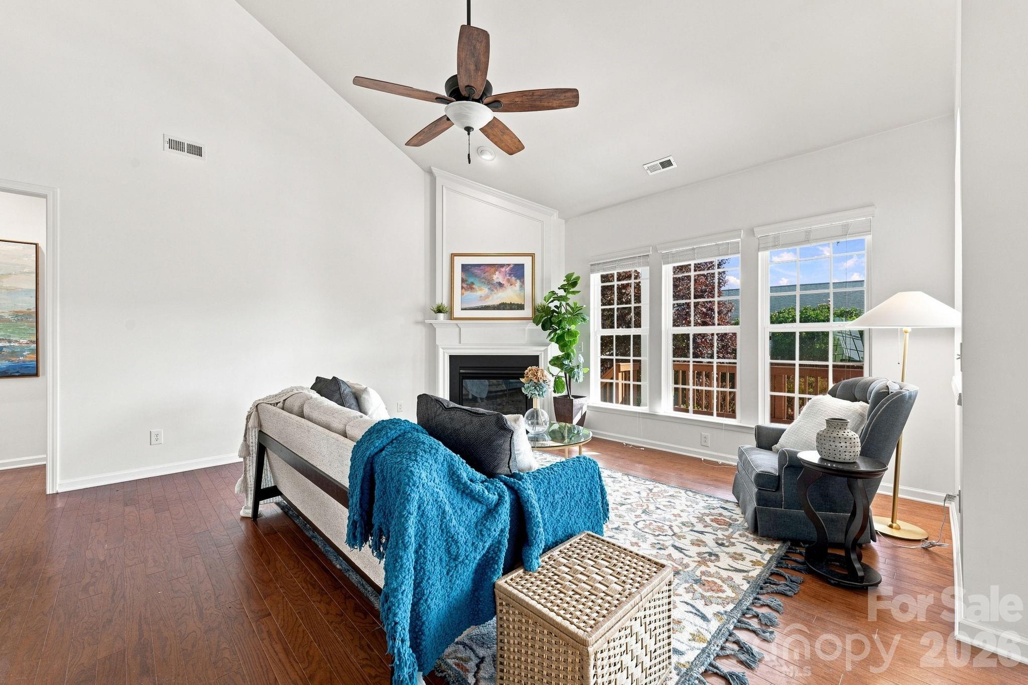 1040 Mesa Verde Drive Property Photo 4
